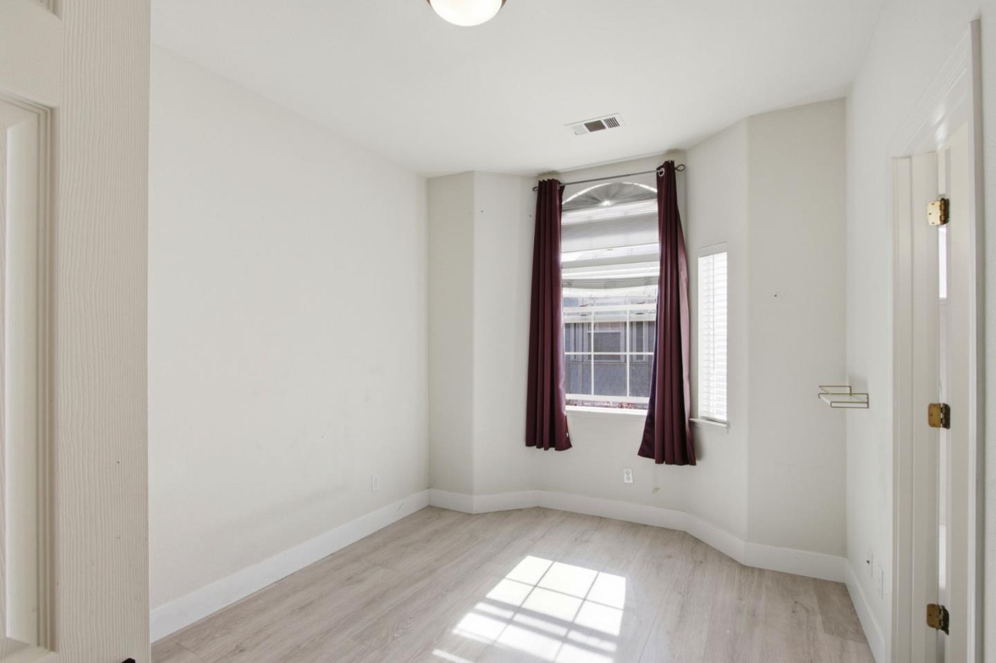 Detail Gallery Image 12 of 21 For 2414 Falk, San Jose,  CA 95116 - 2 Beds | 2 Baths