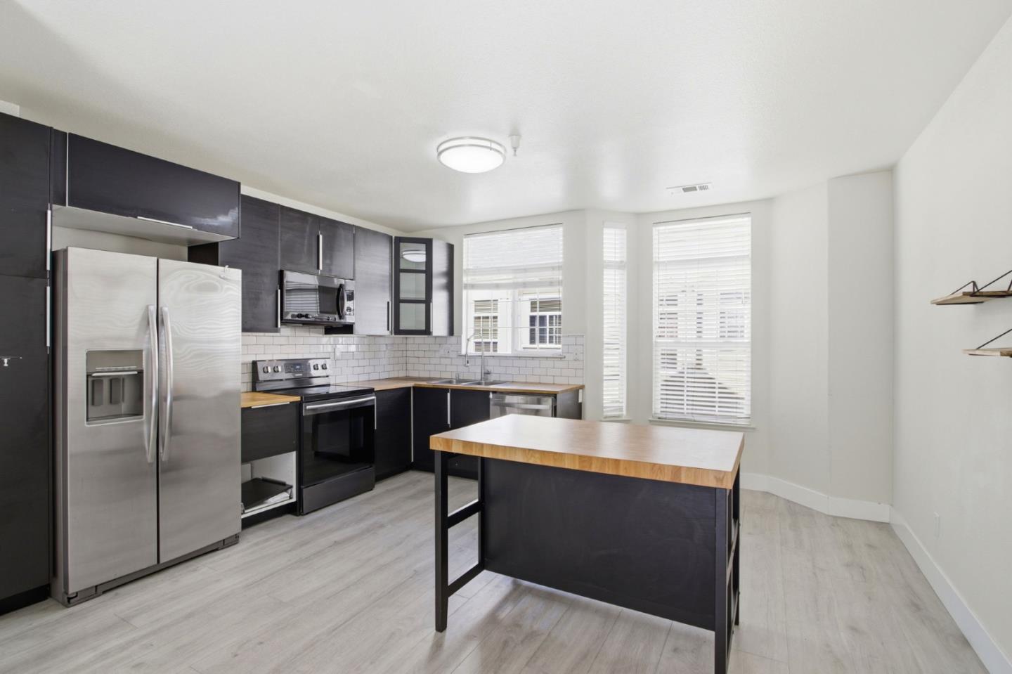 Detail Gallery Image 3 of 21 For 2414 Falk, San Jose,  CA 95116 - 2 Beds | 2 Baths