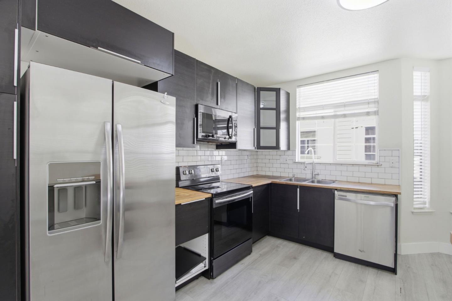 Detail Gallery Image 4 of 21 For 2414 Falk, San Jose,  CA 95116 - 2 Beds | 2 Baths