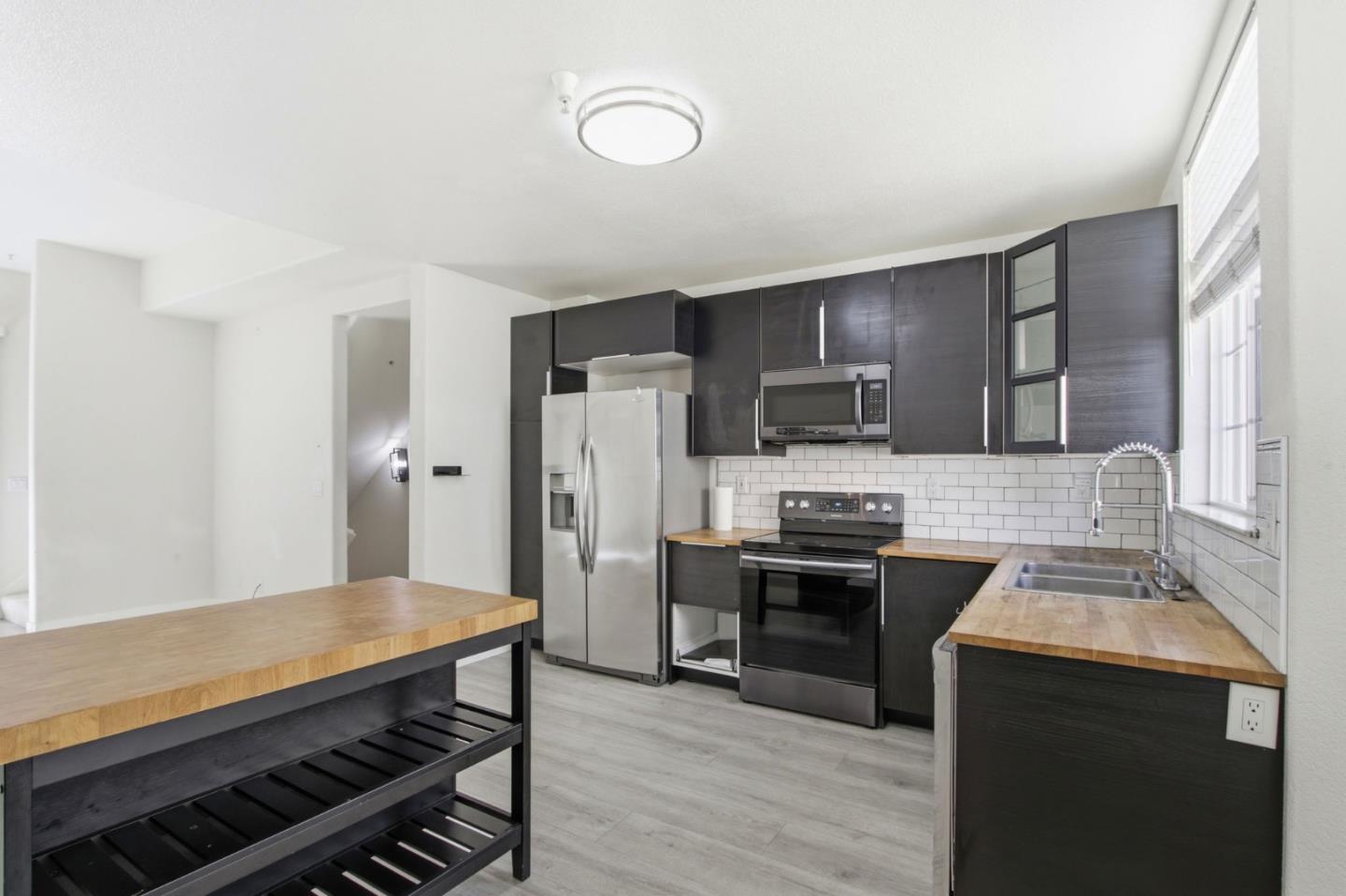 Detail Gallery Image 5 of 21 For 2414 Falk, San Jose,  CA 95116 - 2 Beds | 2 Baths