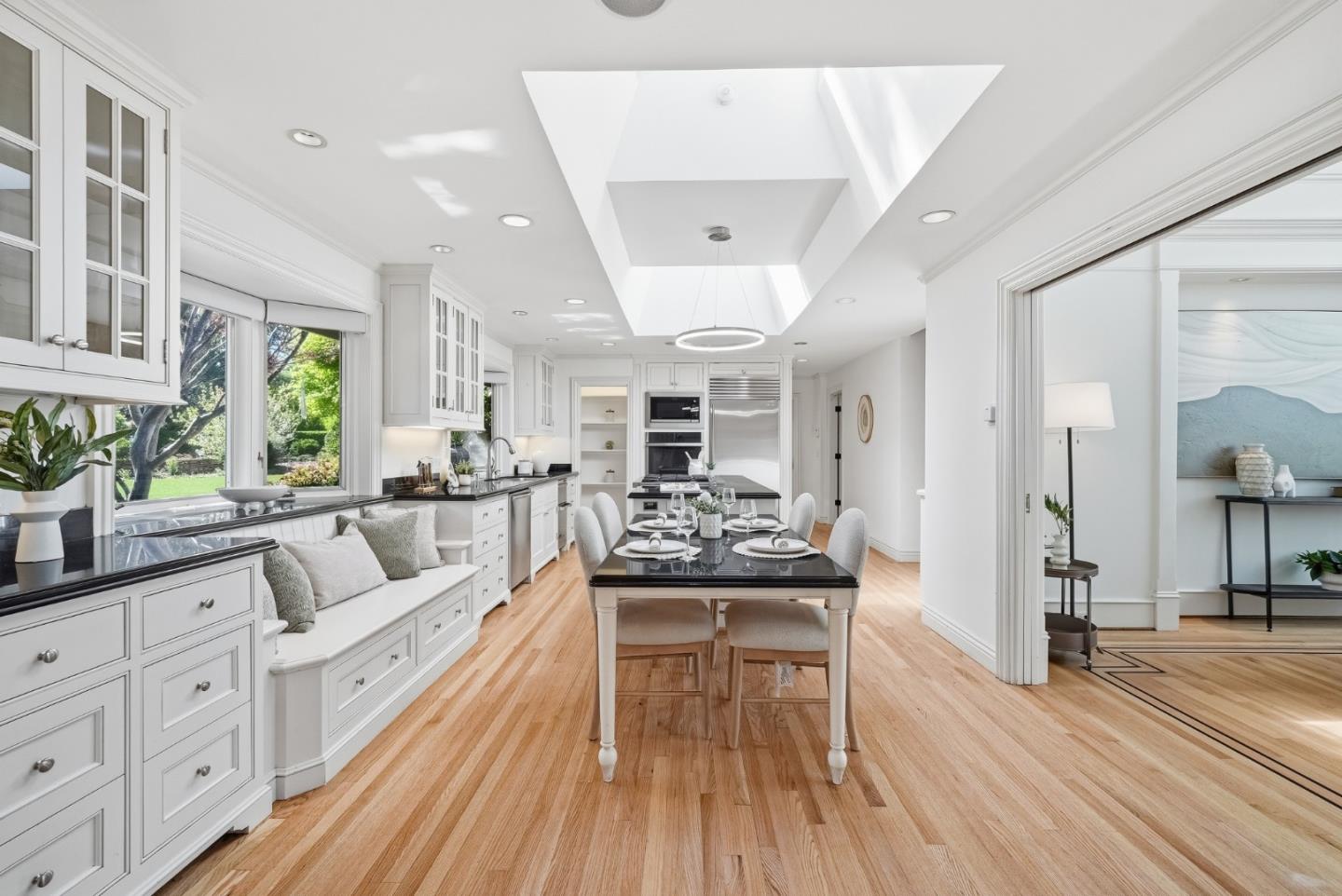 Detail Gallery Image 10 of 71 For 1 Larch Dr, Atherton,  CA 94027 - 5 Beds | 4 Baths