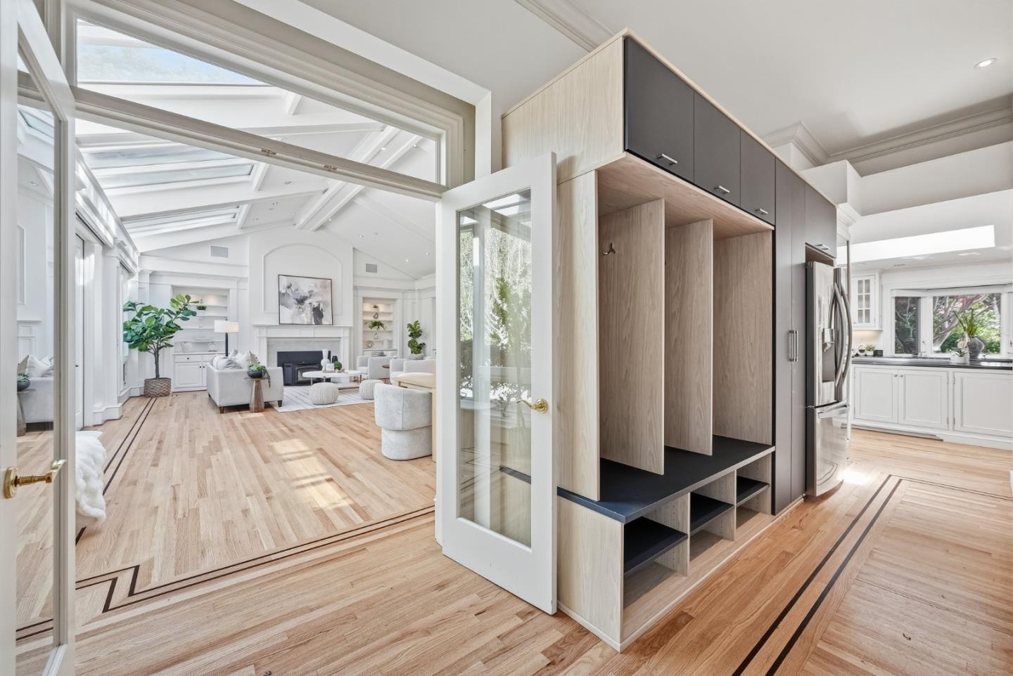 Detail Gallery Image 12 of 71 For 1 Larch Dr, Atherton,  CA 94027 - 5 Beds | 4 Baths