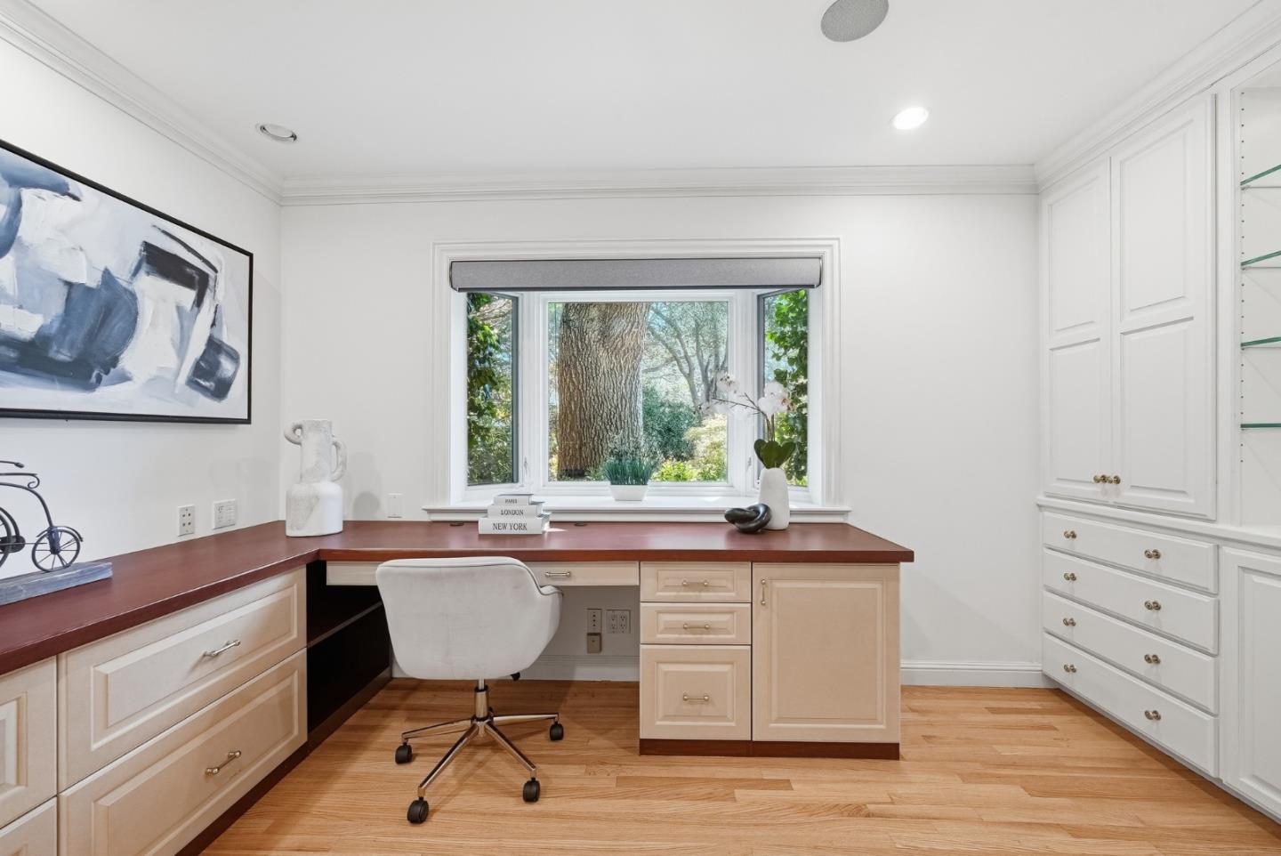 Detail Gallery Image 15 of 71 For 1 Larch Dr, Atherton,  CA 94027 - 5 Beds | 4 Baths