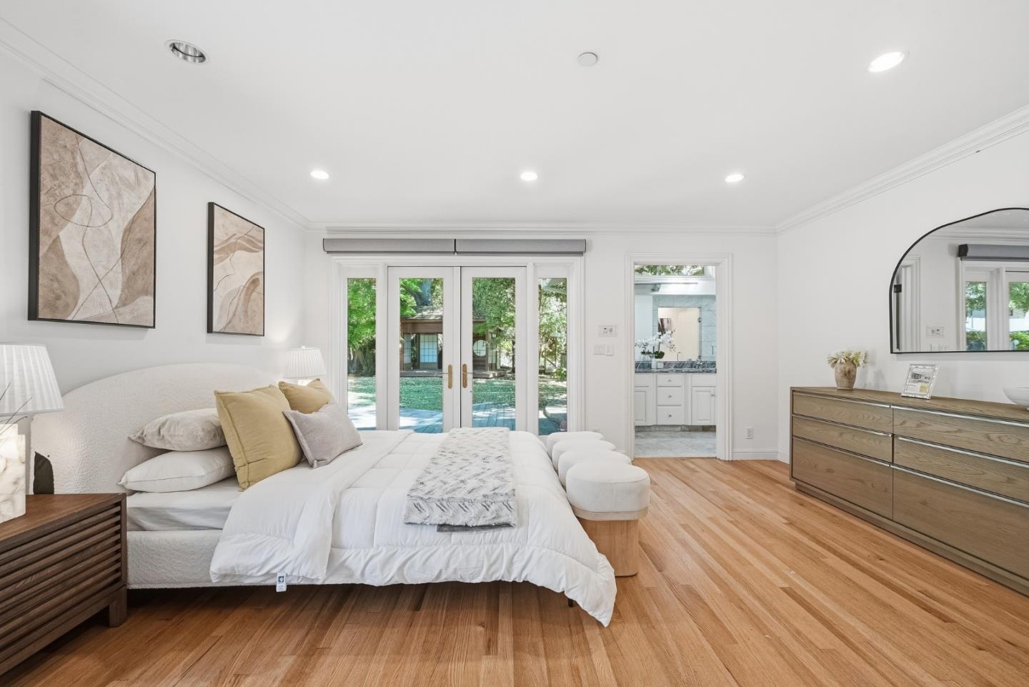 Detail Gallery Image 16 of 71 For 1 Larch Dr, Atherton,  CA 94027 - 5 Beds | 4 Baths