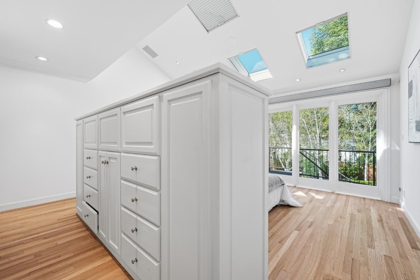 Detail Gallery Image 23 of 71 For 1 Larch Dr, Atherton,  CA 94027 - 5 Beds | 4 Baths