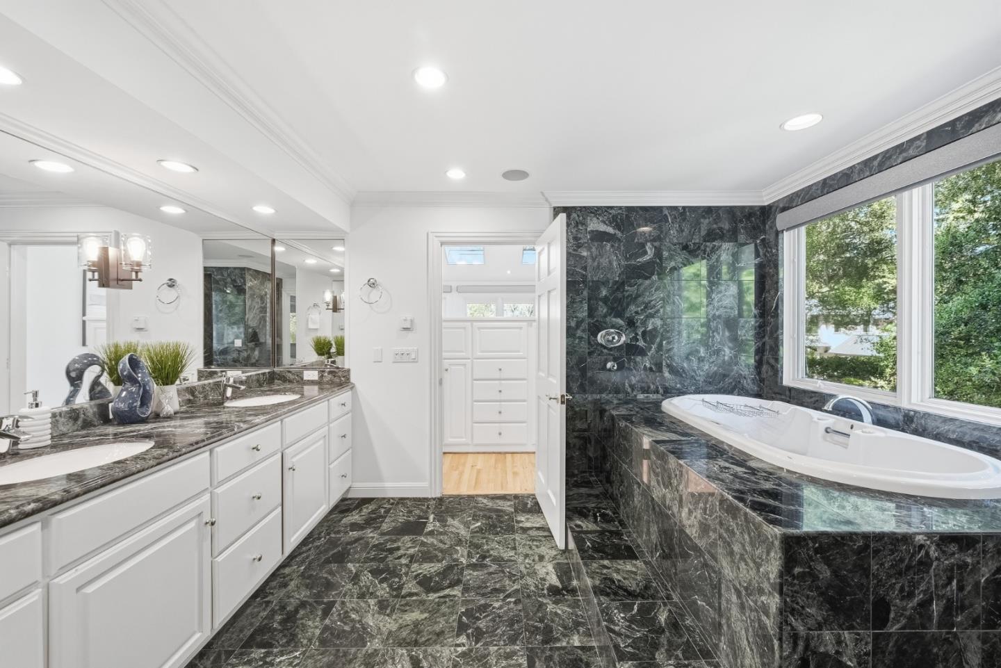 Detail Gallery Image 25 of 71 For 1 Larch Dr, Atherton,  CA 94027 - 5 Beds | 4 Baths