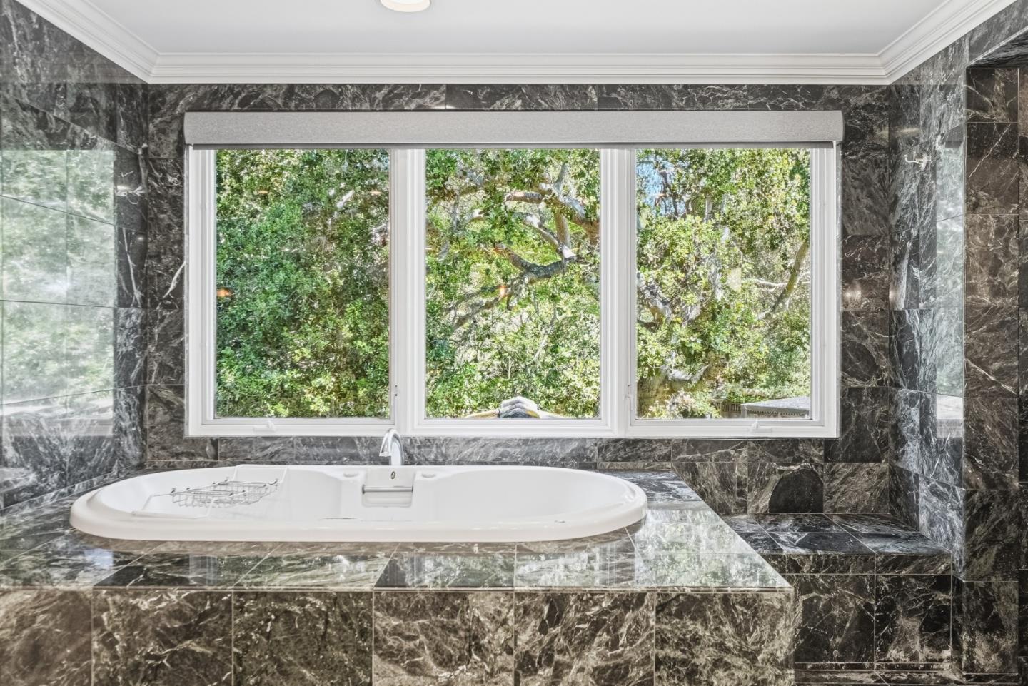 Detail Gallery Image 26 of 71 For 1 Larch Dr, Atherton,  CA 94027 - 5 Beds | 4 Baths