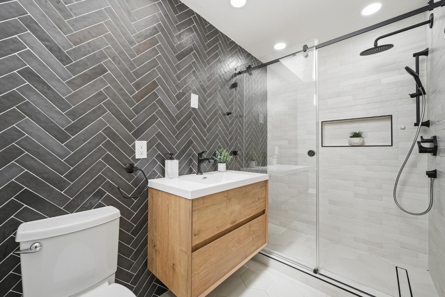 Detail Gallery Image 42 of 71 For 1 Larch Dr, Atherton,  CA 94027 - 5 Beds | 4 Baths