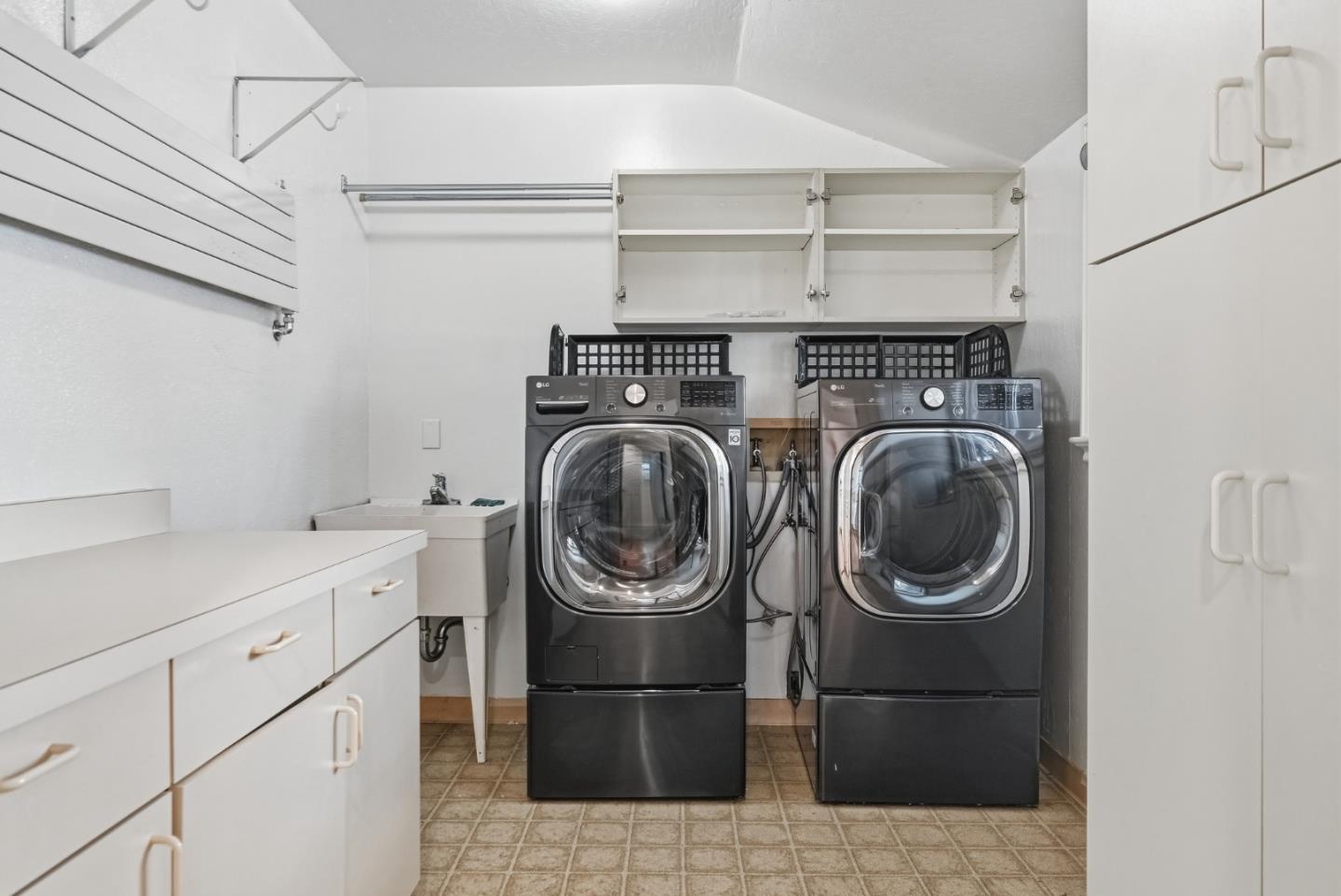 Detail Gallery Image 46 of 71 For 1 Larch Dr, Atherton,  CA 94027 - 5 Beds | 4 Baths