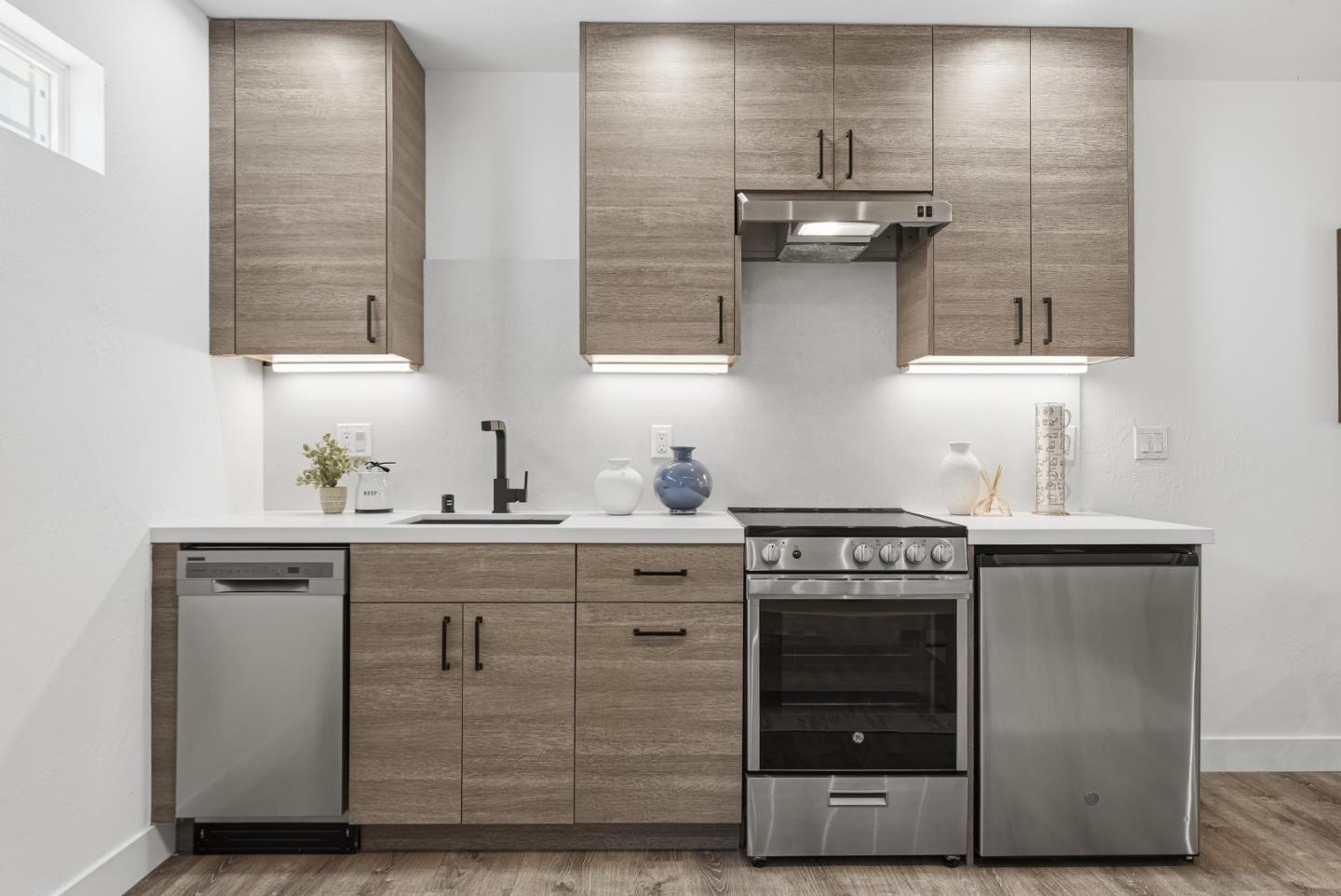 Detail Gallery Image 49 of 71 For 1 Larch Dr, Atherton,  CA 94027 - 5 Beds | 4 Baths