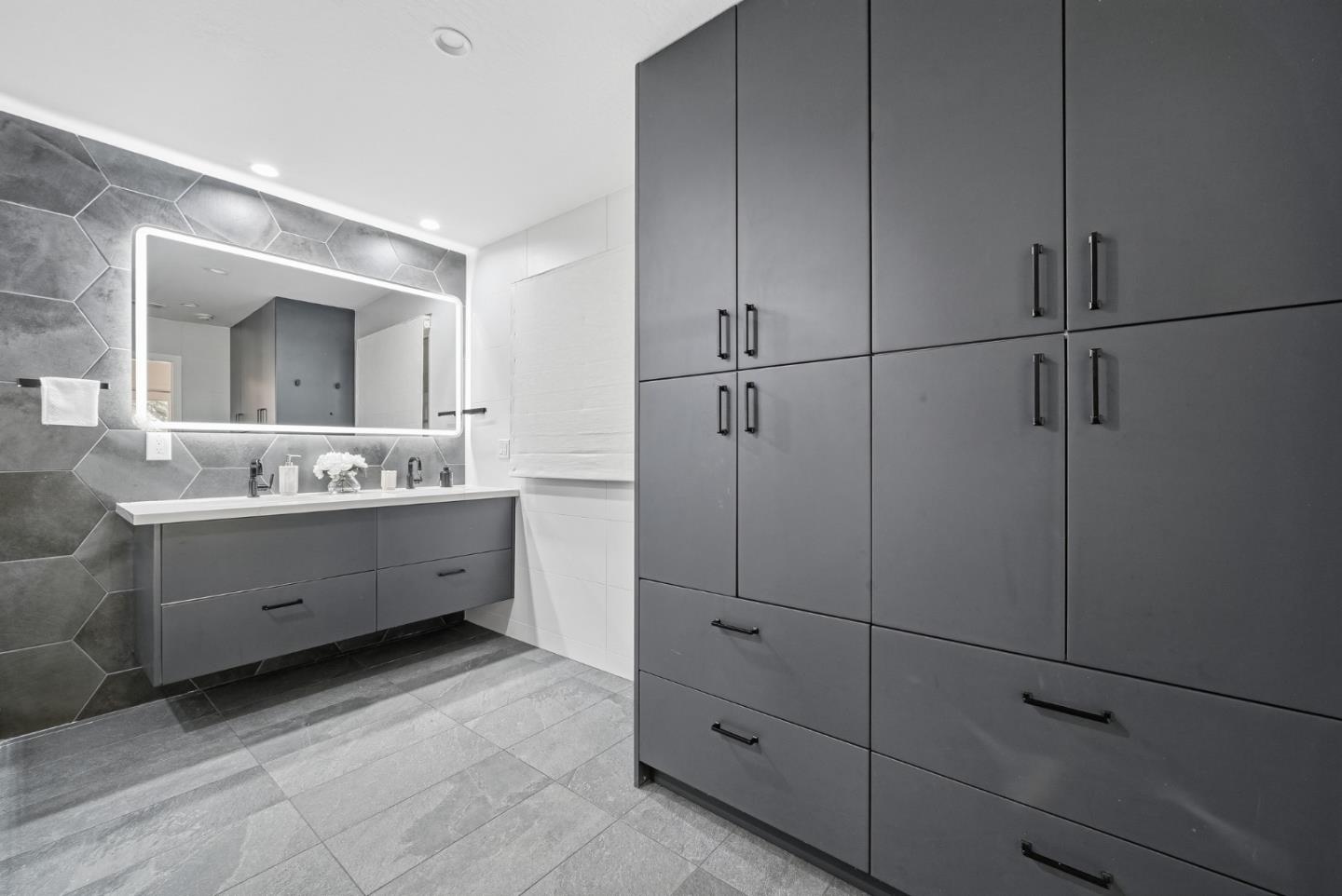 Detail Gallery Image 57 of 71 For 1 Larch Dr, Atherton,  CA 94027 - 5 Beds | 4 Baths