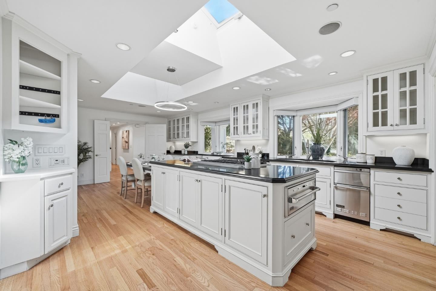 Detail Gallery Image 7 of 71 For 1 Larch Dr, Atherton,  CA 94027 - 5 Beds | 4 Baths