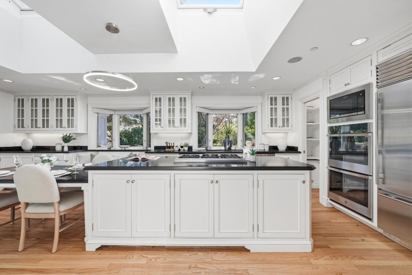 Detail Gallery Image 8 of 71 For 1 Larch Dr, Atherton,  CA 94027 - 5 Beds | 4 Baths