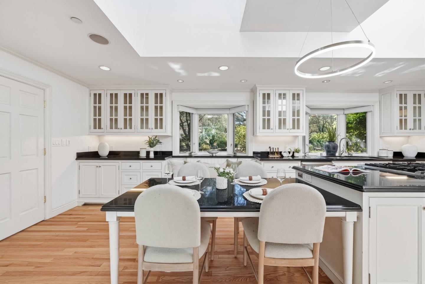 Detail Gallery Image 9 of 71 For 1 Larch Dr, Atherton,  CA 94027 - 5 Beds | 4 Baths