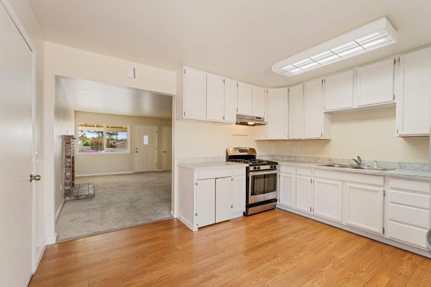 Detail Gallery Image 6 of 23 For 3139 Lelia Pl, Marina,  CA 93933 - 3 Beds | 1 Baths