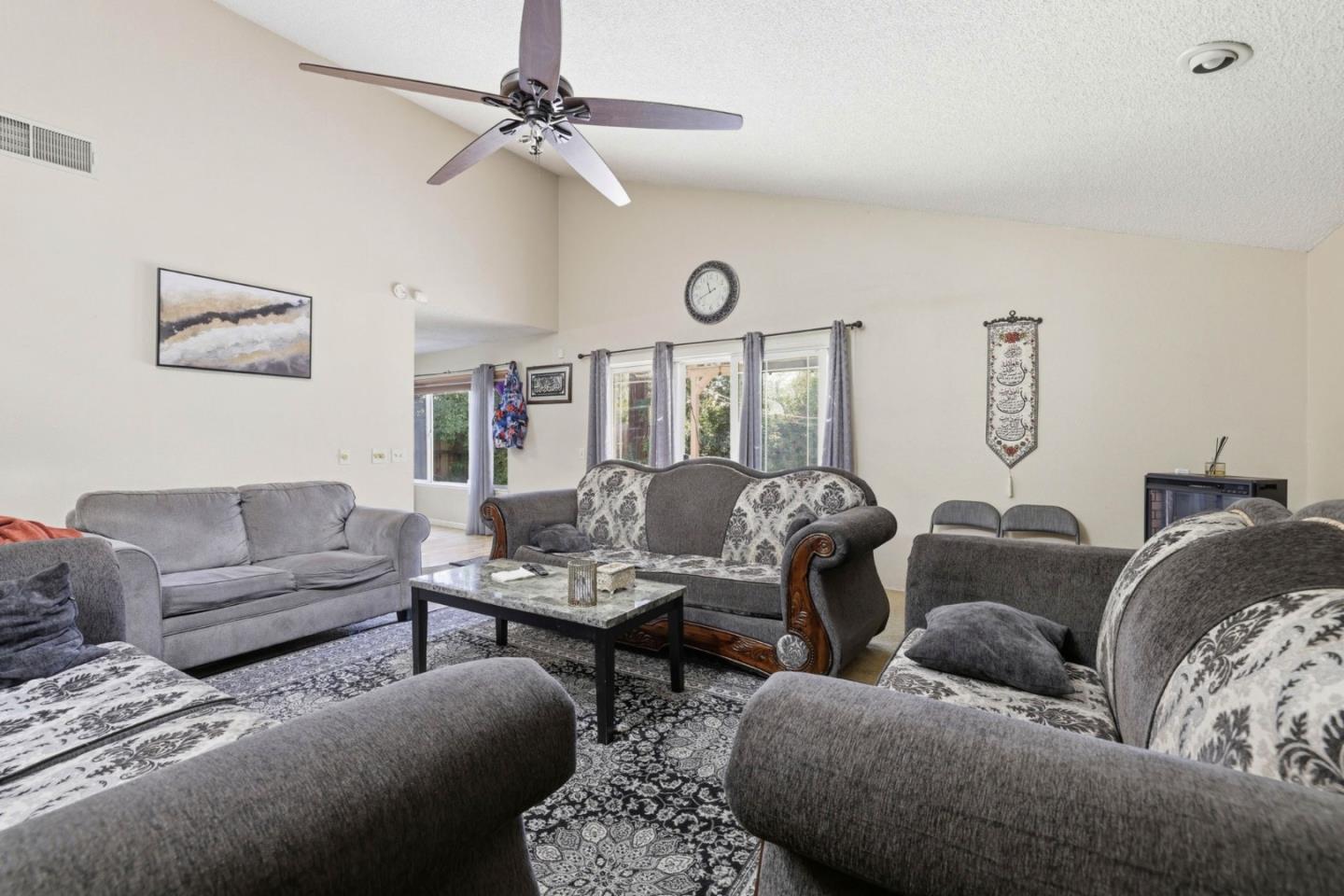 Detail Gallery Image 10 of 37 For 1980 Pebblewood Dr, Sacramento,  CA 95833 - 4 Beds | 2/1 Baths