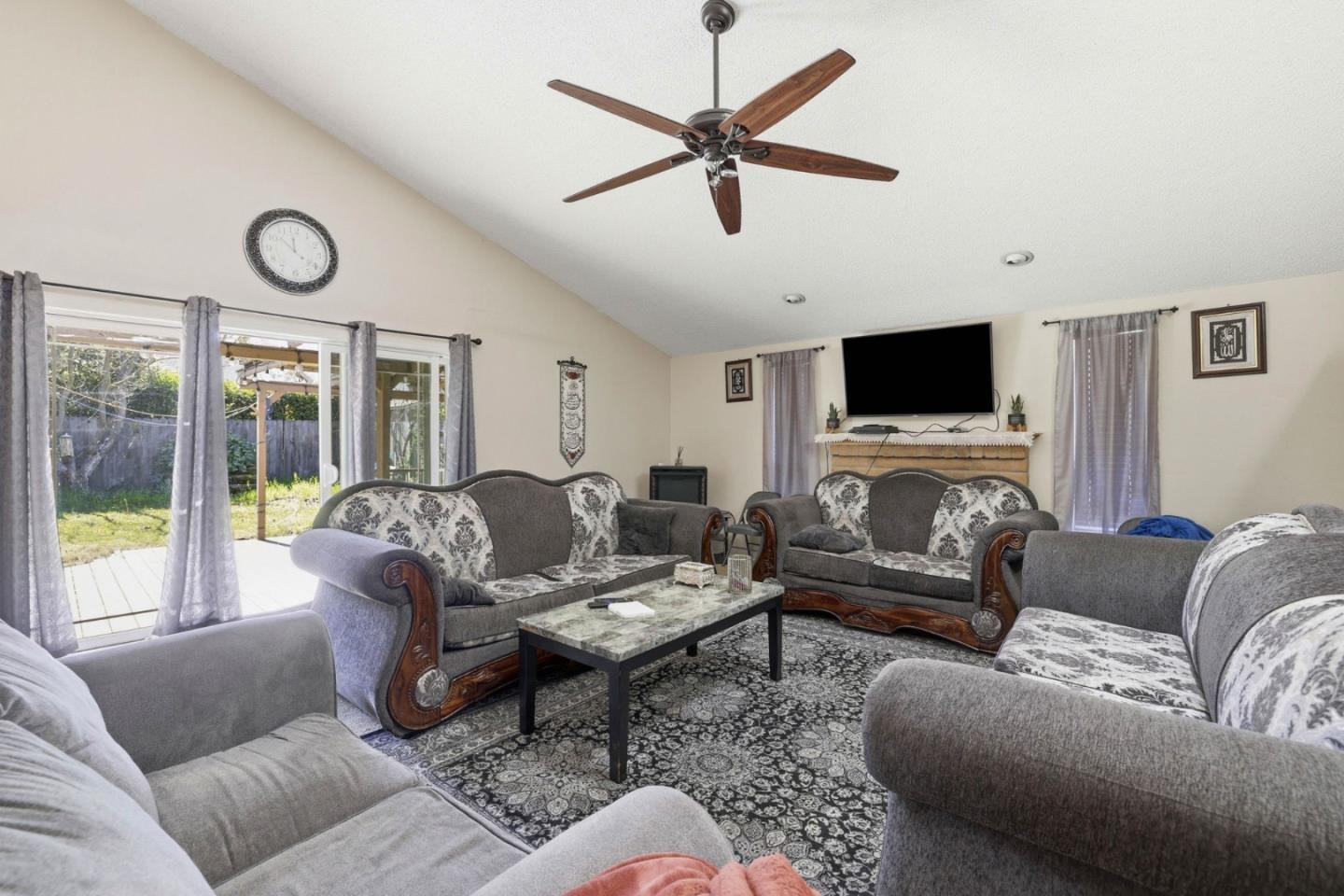 Detail Gallery Image 11 of 37 For 1980 Pebblewood Dr, Sacramento,  CA 95833 - 4 Beds | 2/1 Baths