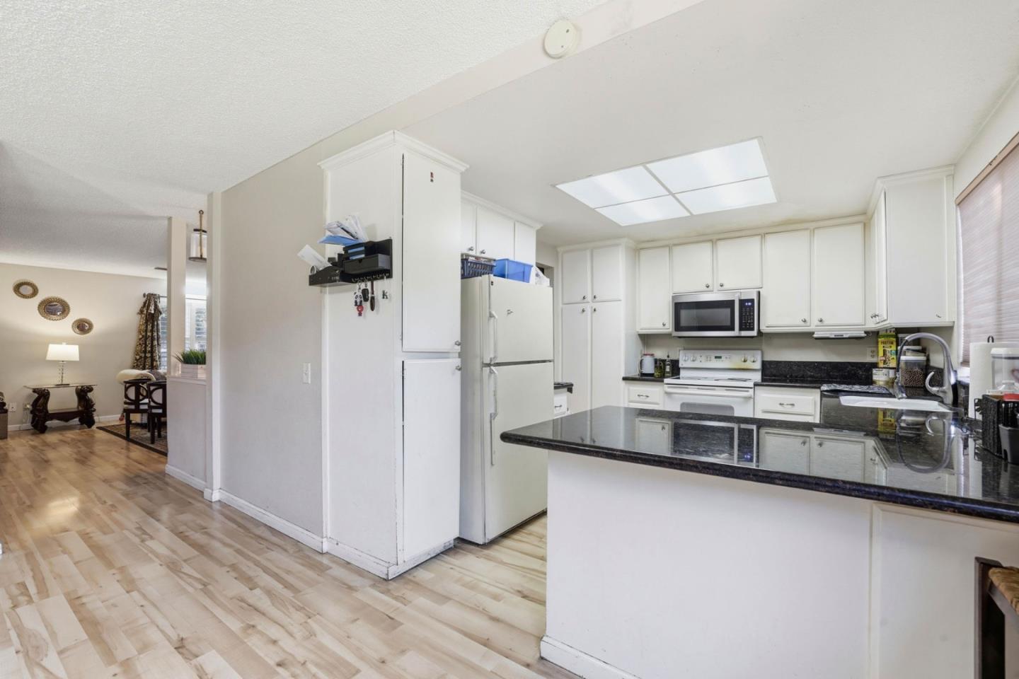 Detail Gallery Image 12 of 37 For 1980 Pebblewood Dr, Sacramento,  CA 95833 - 4 Beds | 2/1 Baths