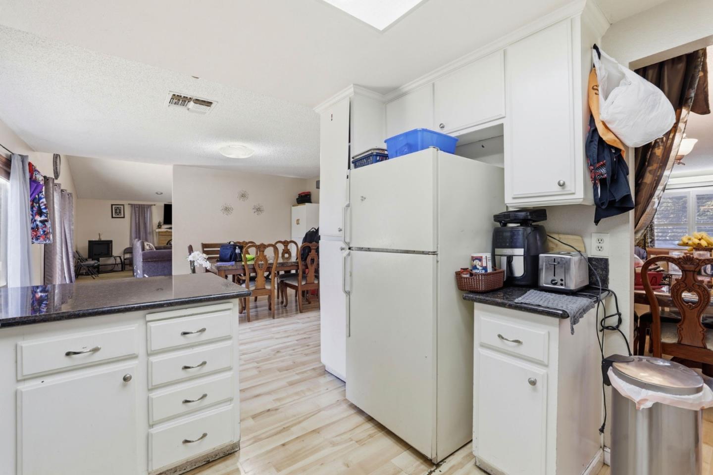 Detail Gallery Image 14 of 37 For 1980 Pebblewood Dr, Sacramento,  CA 95833 - 4 Beds | 2/1 Baths