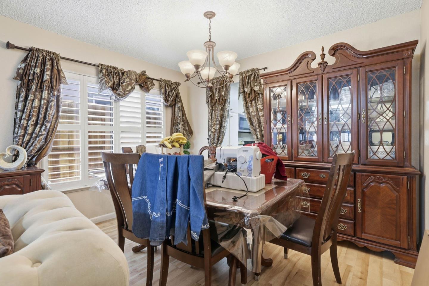 Detail Gallery Image 19 of 37 For 1980 Pebblewood Dr, Sacramento,  CA 95833 - 4 Beds | 2/1 Baths