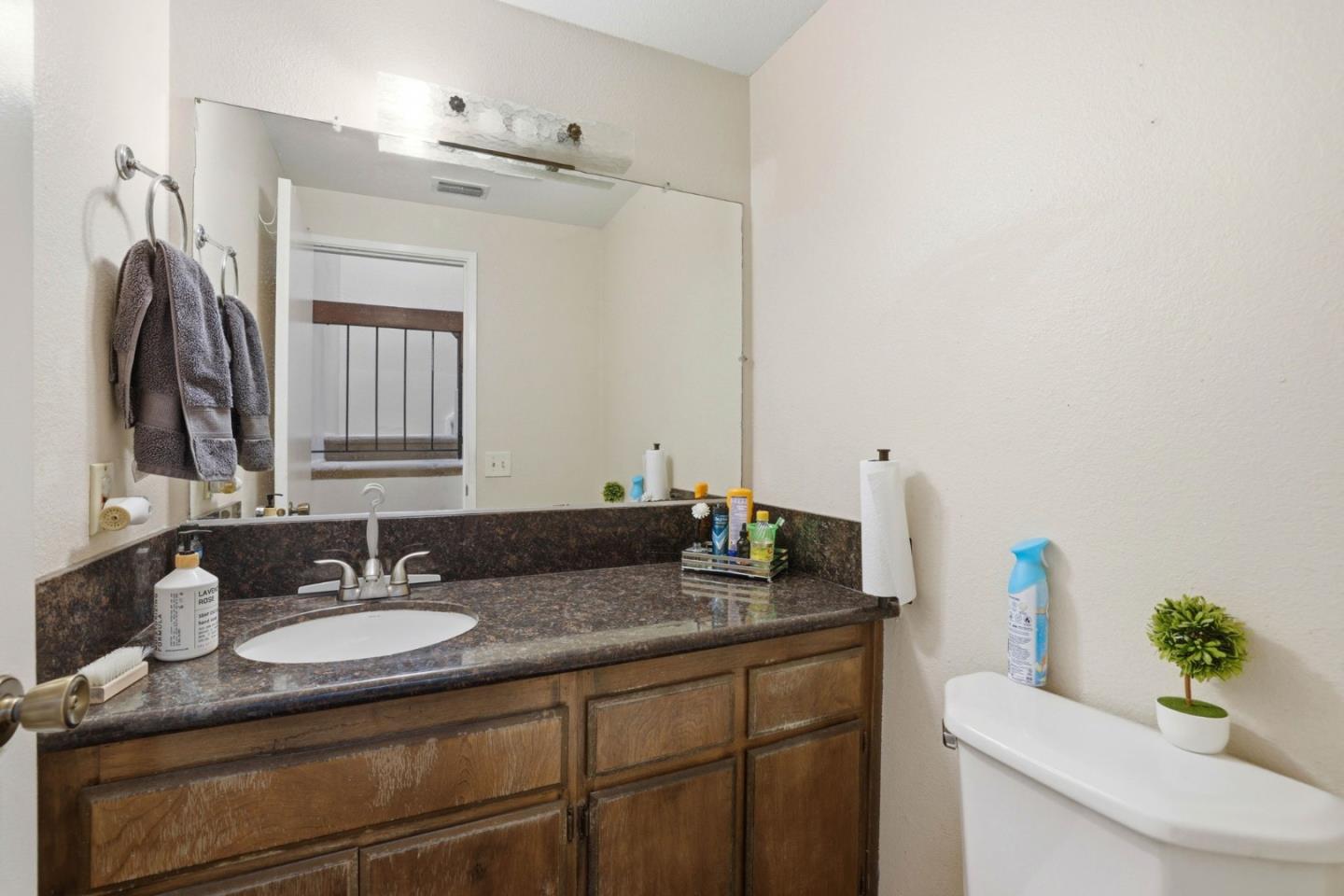 Detail Gallery Image 30 of 37 For 1980 Pebblewood Dr, Sacramento,  CA 95833 - 4 Beds | 2/1 Baths