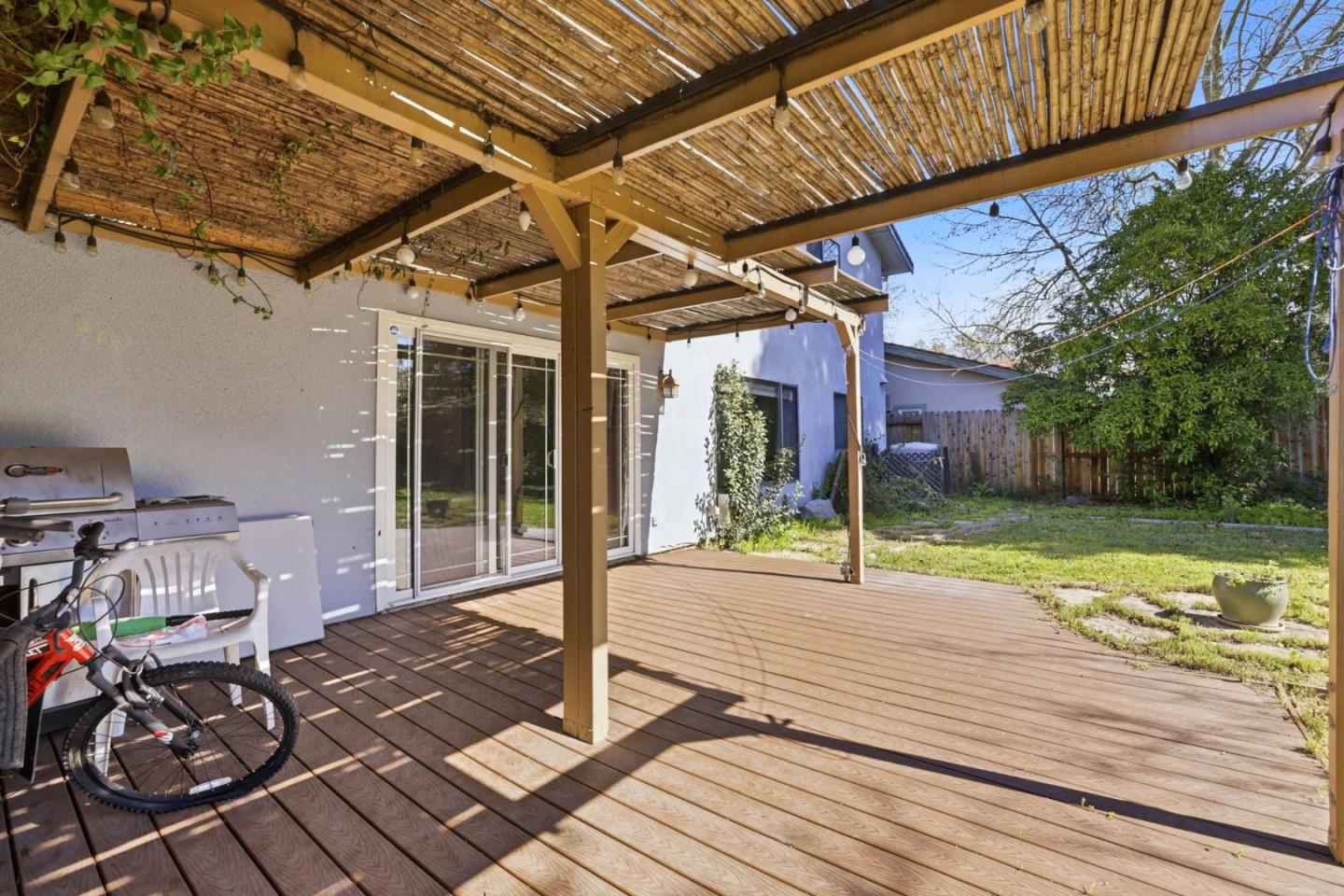 Detail Gallery Image 33 of 37 For 1980 Pebblewood Dr, Sacramento,  CA 95833 - 4 Beds | 2/1 Baths