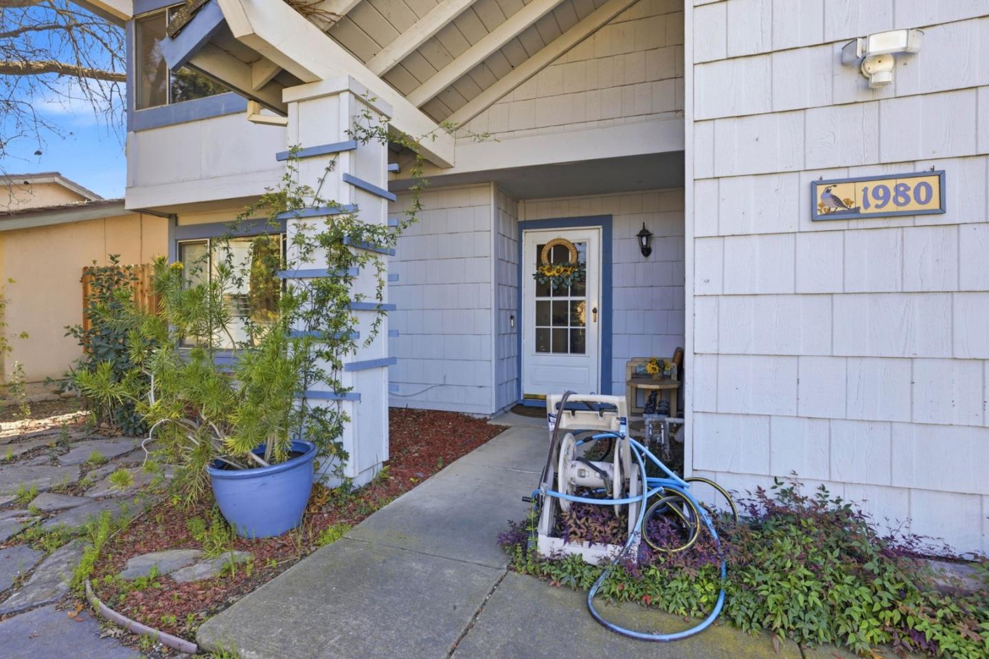 Detail Gallery Image 4 of 37 For 1980 Pebblewood Dr, Sacramento,  CA 95833 - 4 Beds | 2/1 Baths