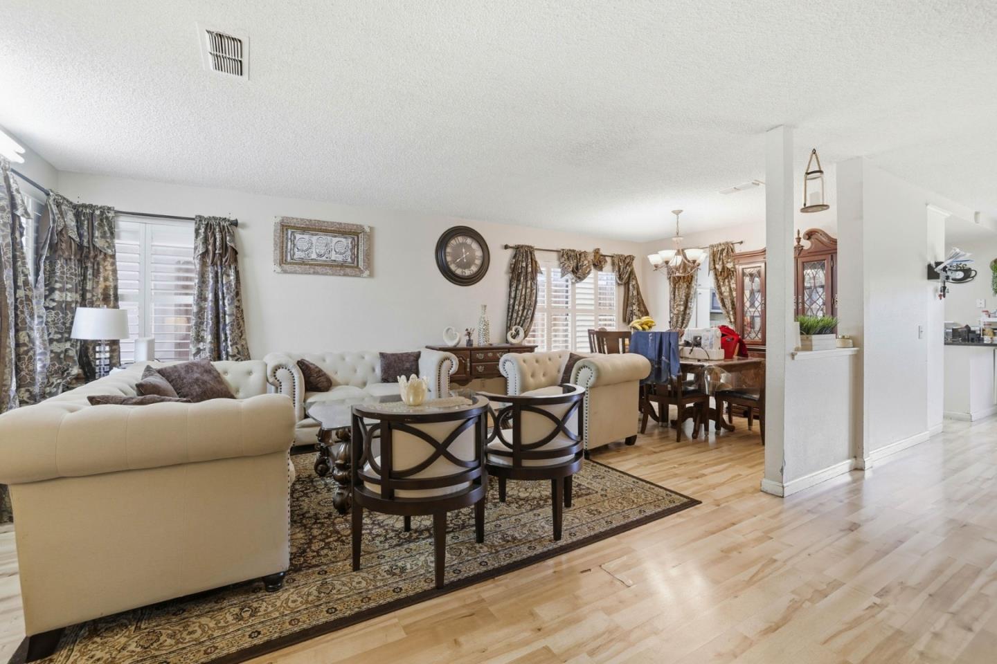 Detail Gallery Image 5 of 37 For 1980 Pebblewood Dr, Sacramento,  CA 95833 - 4 Beds | 2/1 Baths