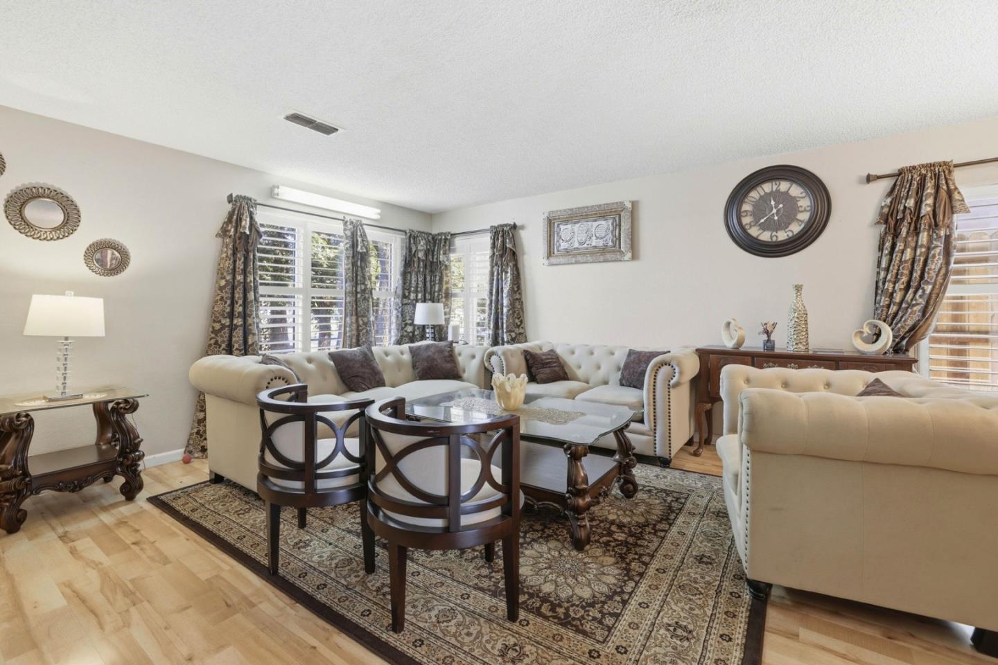 Detail Gallery Image 6 of 37 For 1980 Pebblewood Dr, Sacramento,  CA 95833 - 4 Beds | 2/1 Baths