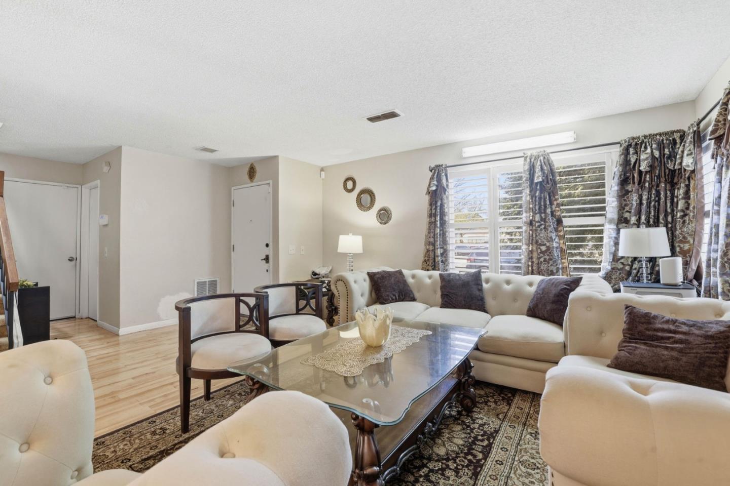 Detail Gallery Image 7 of 37 For 1980 Pebblewood Dr, Sacramento,  CA 95833 - 4 Beds | 2/1 Baths