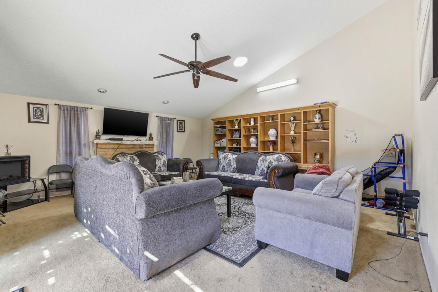 Detail Gallery Image 8 of 37 For 1980 Pebblewood Dr, Sacramento,  CA 95833 - 4 Beds | 2/1 Baths