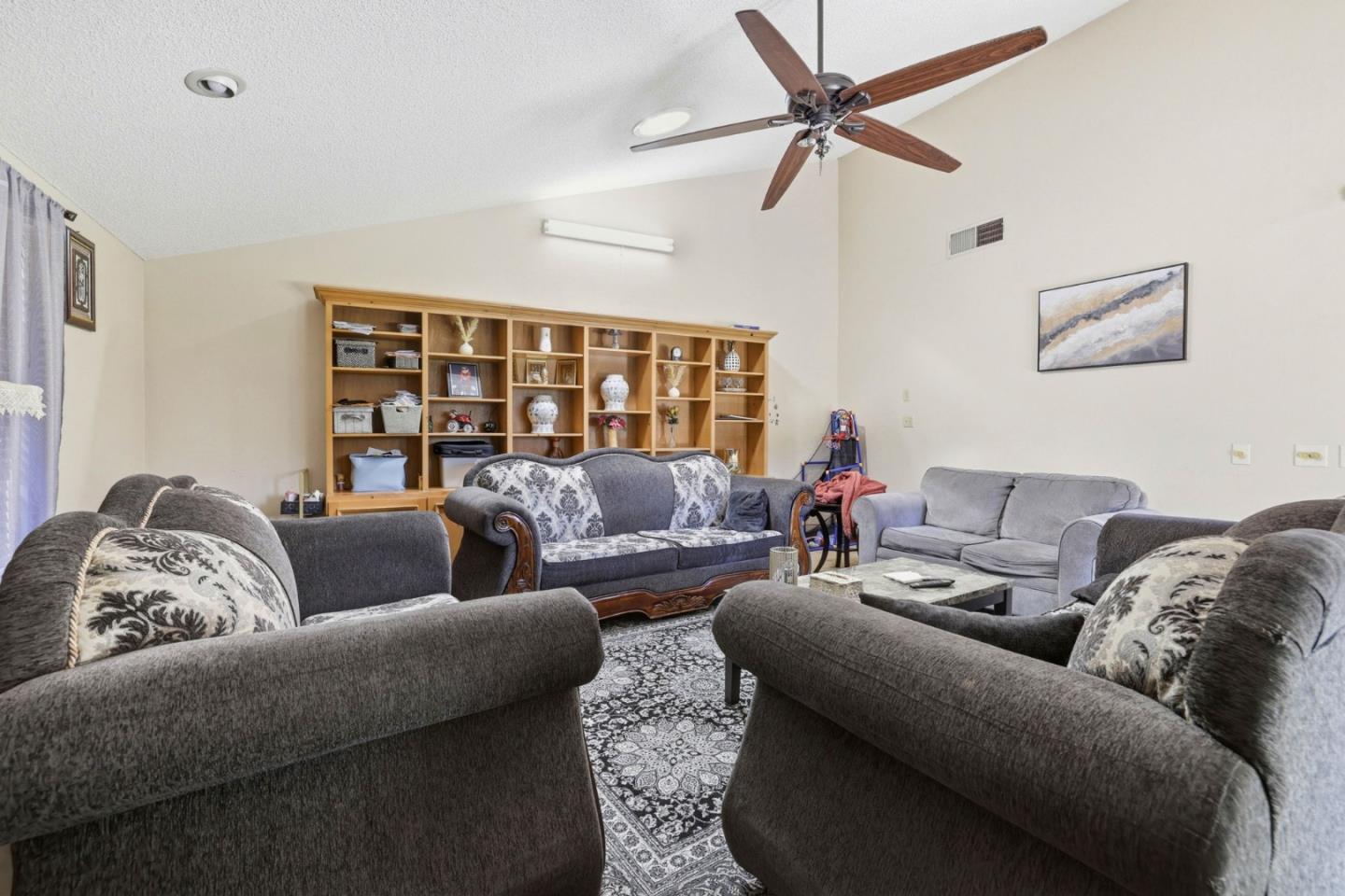 Detail Gallery Image 9 of 37 For 1980 Pebblewood Dr, Sacramento,  CA 95833 - 4 Beds | 2/1 Baths