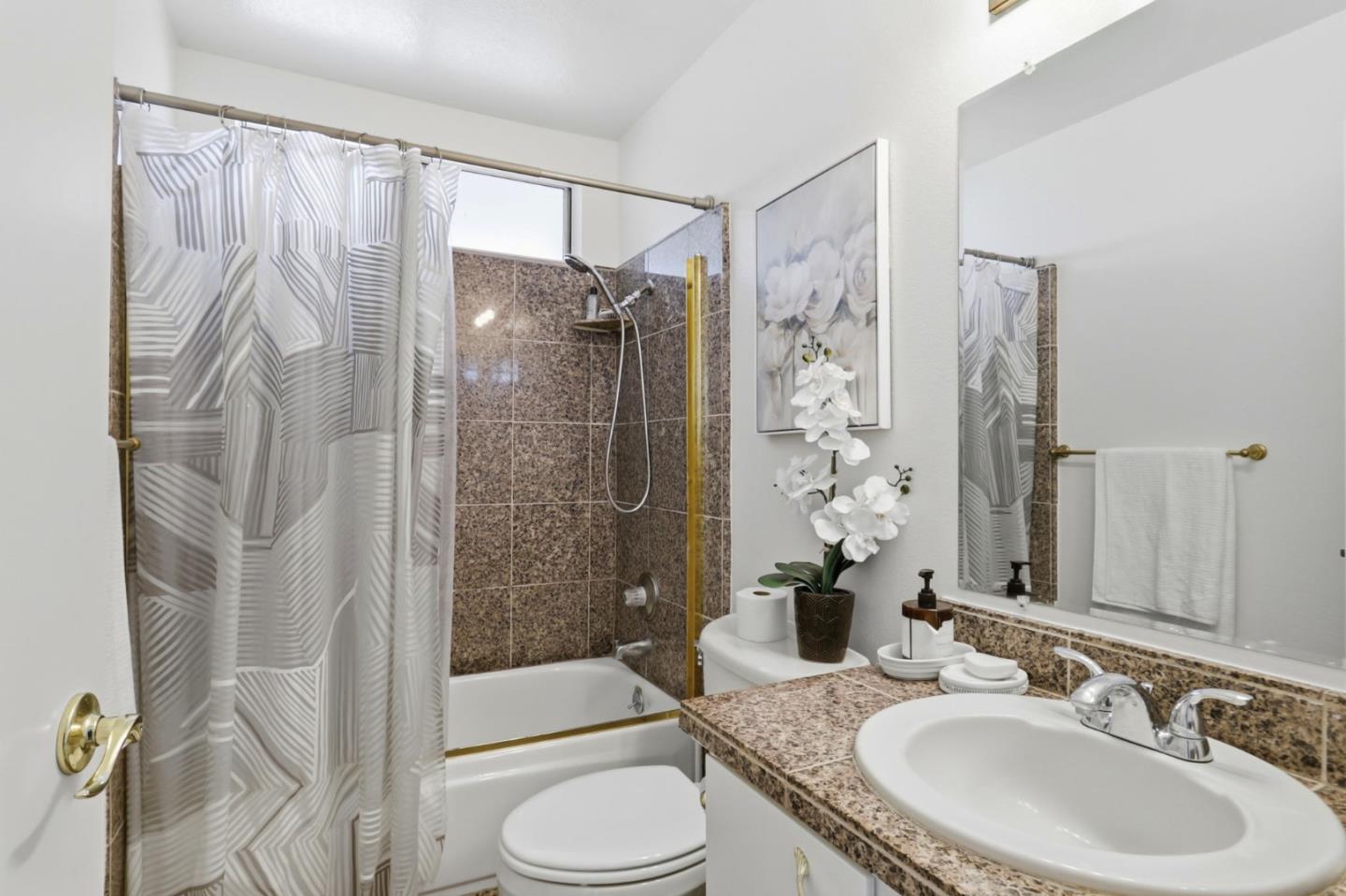 Detail Gallery Image 17 of 19 For 4530 Crocus Dr, San Jose,  CA 95136 - 4 Beds | 2/1 Baths