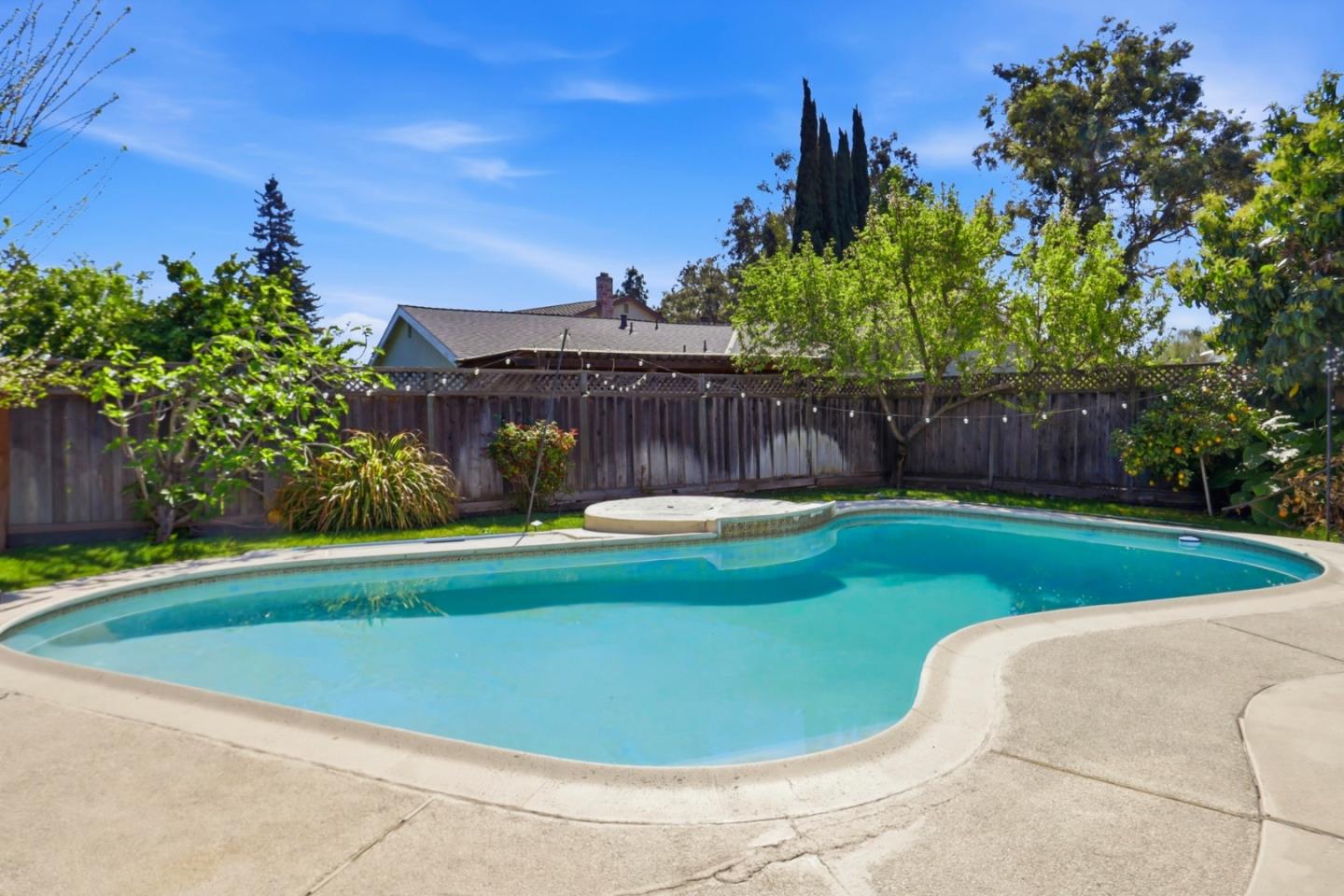 Detail Gallery Image 18 of 19 For 4530 Crocus Dr, San Jose,  CA 95136 - 4 Beds | 2/1 Baths