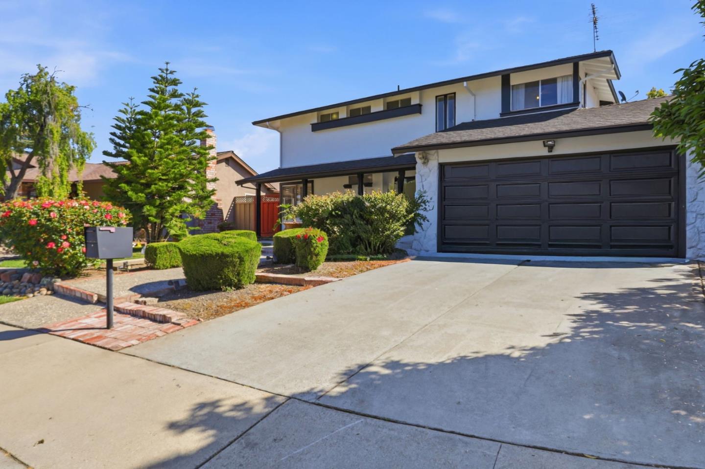 Detail Gallery Image 2 of 19 For 4530 Crocus Dr, San Jose,  CA 95136 - 4 Beds | 2/1 Baths