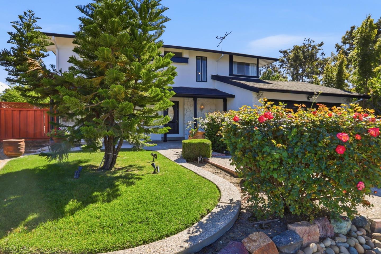 Detail Gallery Image 3 of 19 For 4530 Crocus Dr, San Jose,  CA 95136 - 4 Beds | 2/1 Baths