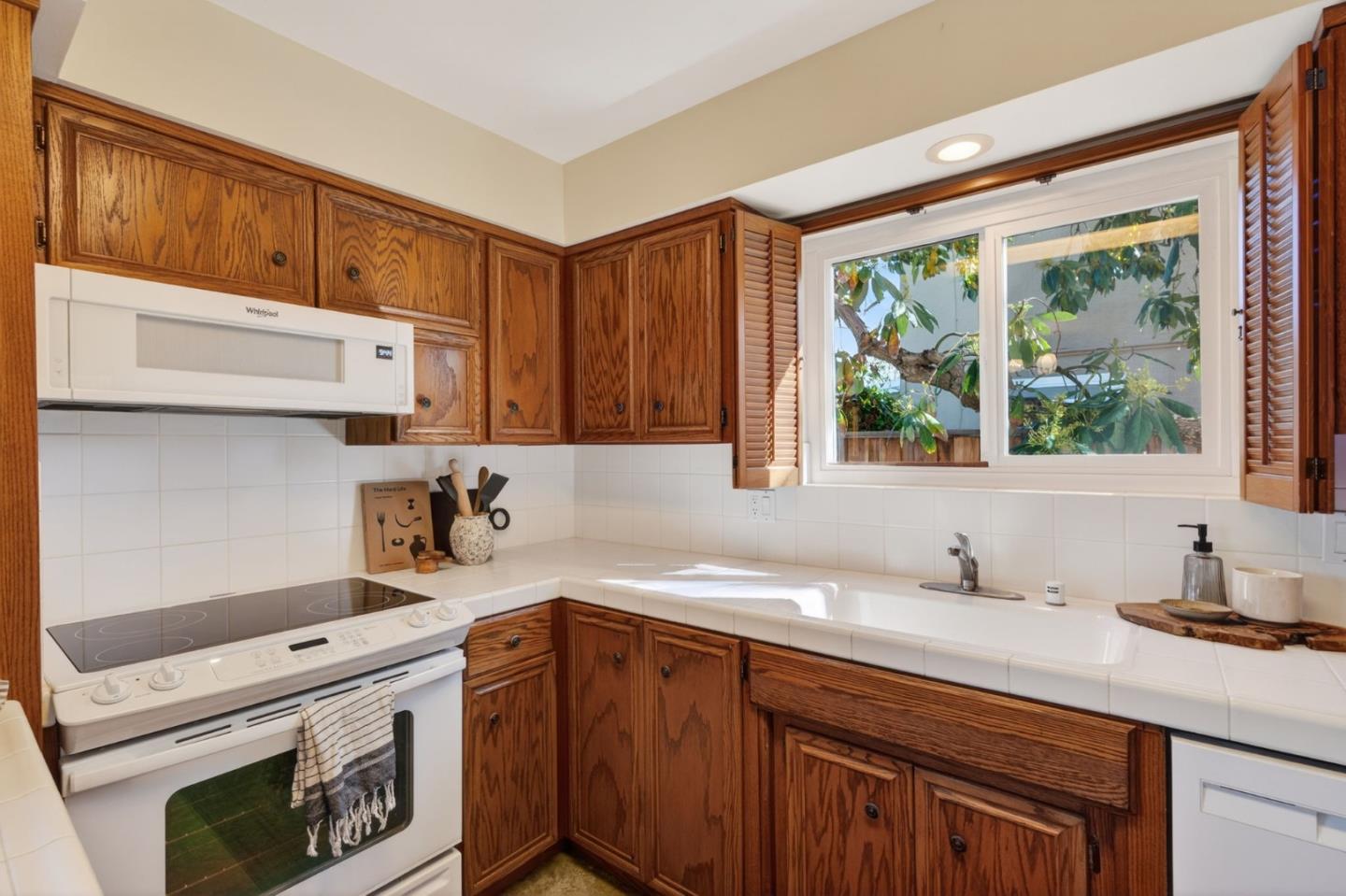 Detail Gallery Image 13 of 47 For 1631 Noreen Dr, San Jose,  CA 95124 - 4 Beds | 2/1 Baths