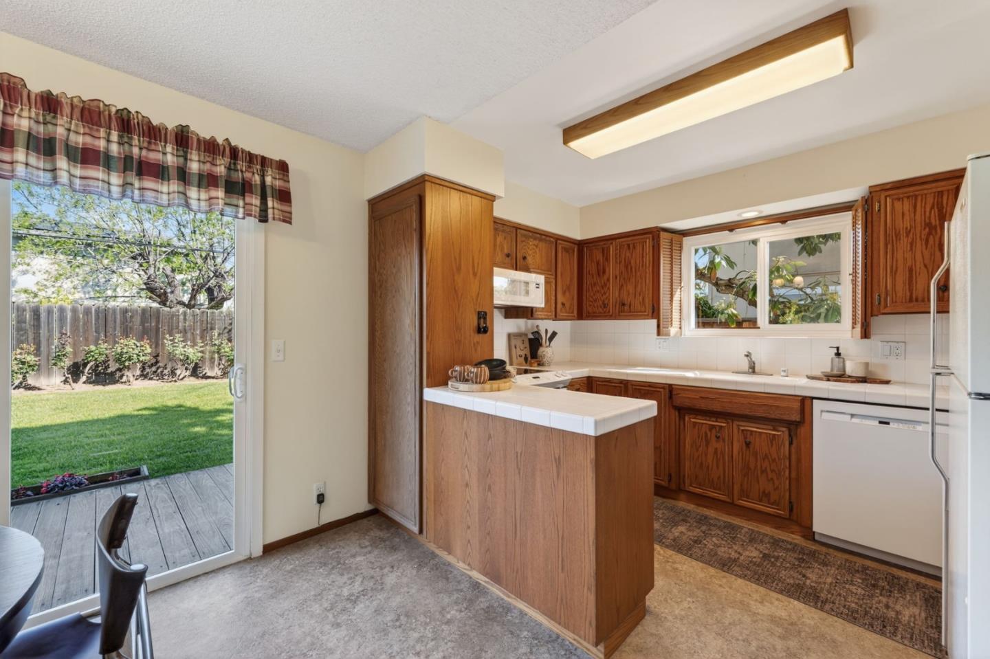 Detail Gallery Image 15 of 47 For 1631 Noreen Dr, San Jose,  CA 95124 - 4 Beds | 2/1 Baths