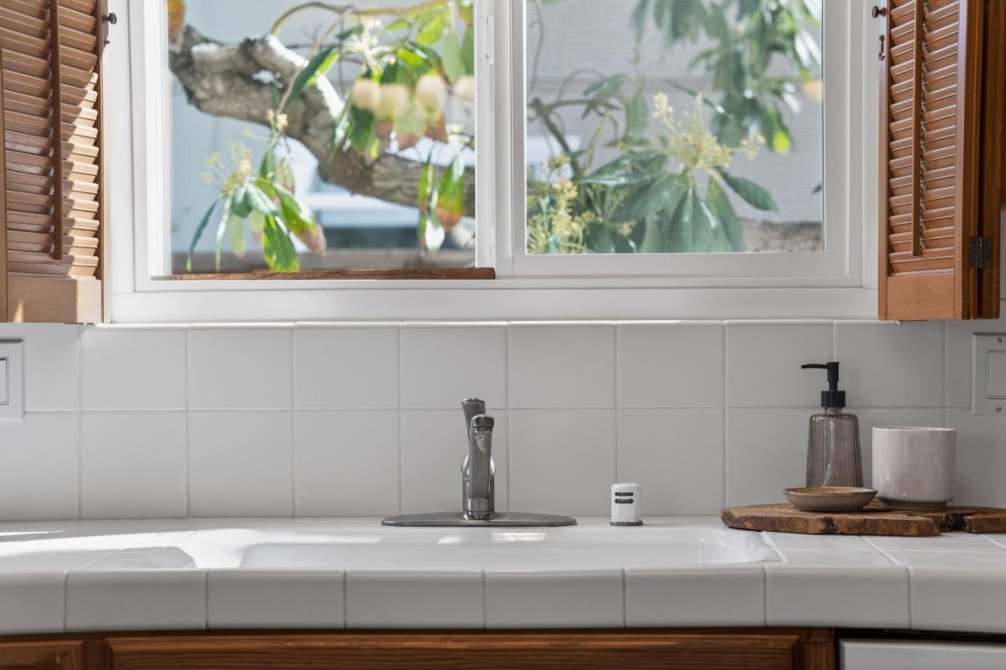 Detail Gallery Image 16 of 47 For 1631 Noreen Dr, San Jose,  CA 95124 - 4 Beds | 2/1 Baths