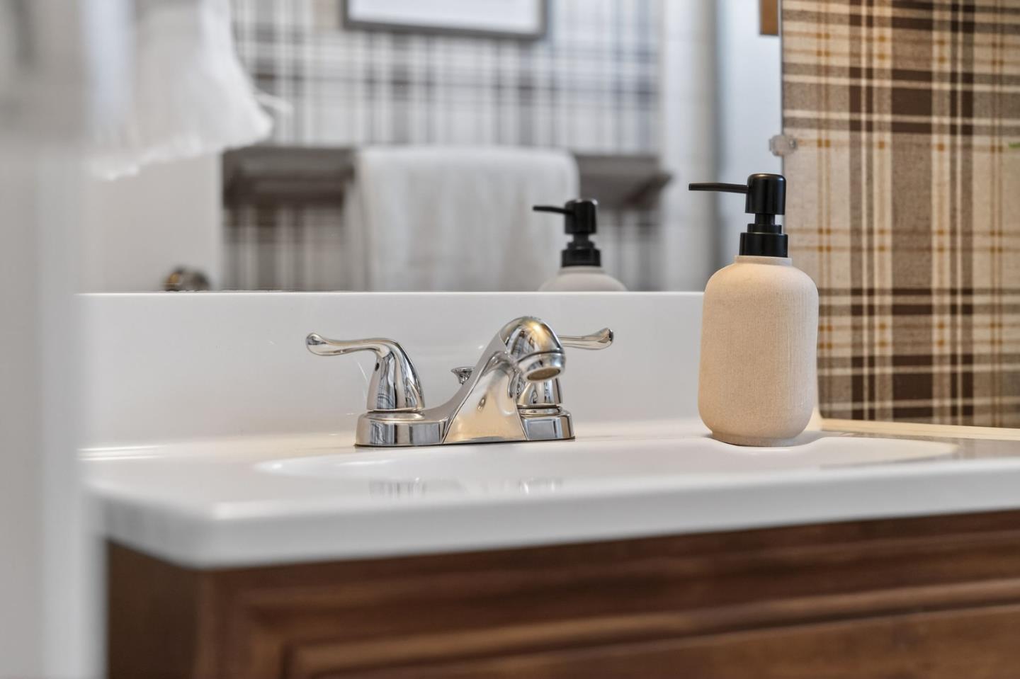 Detail Gallery Image 37 of 47 For 1631 Noreen Dr, San Jose,  CA 95124 - 4 Beds | 2/1 Baths