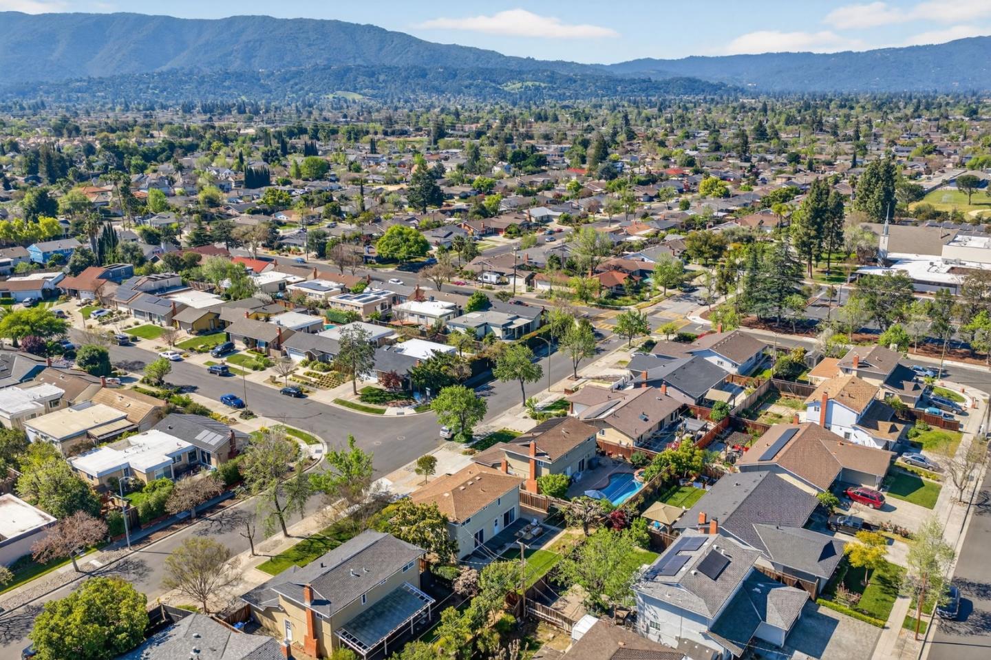 Detail Gallery Image 44 of 47 For 1631 Noreen Dr, San Jose,  CA 95124 - 4 Beds | 2/1 Baths