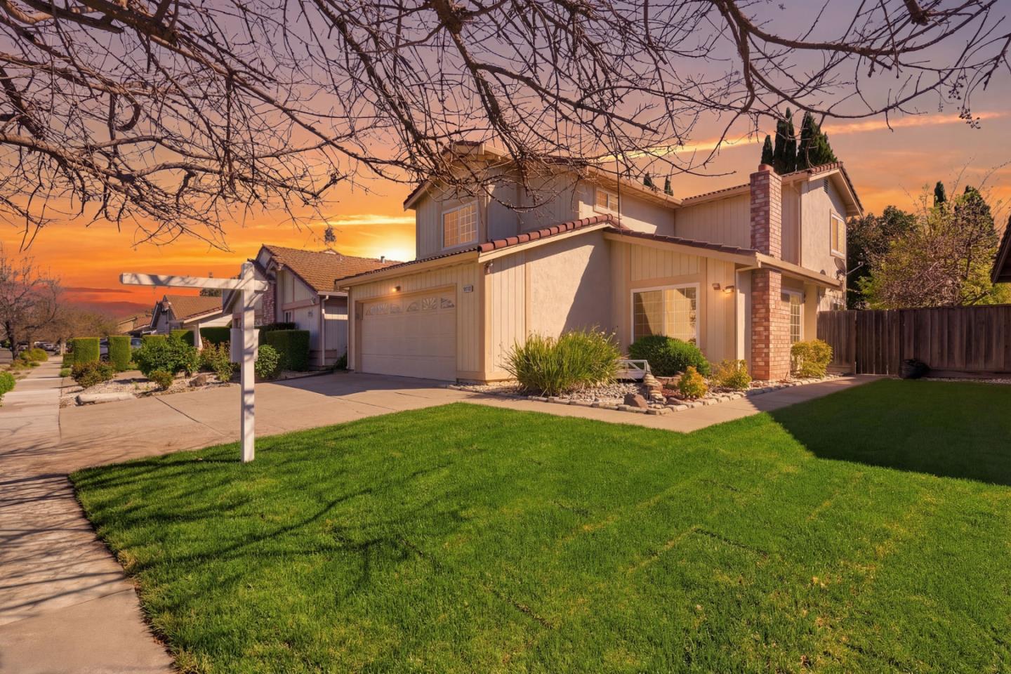 Detail Gallery Image 2 of 44 For 34184 Duke Ln, Fremont,  CA 94555 - 4 Beds | 2/1 Baths