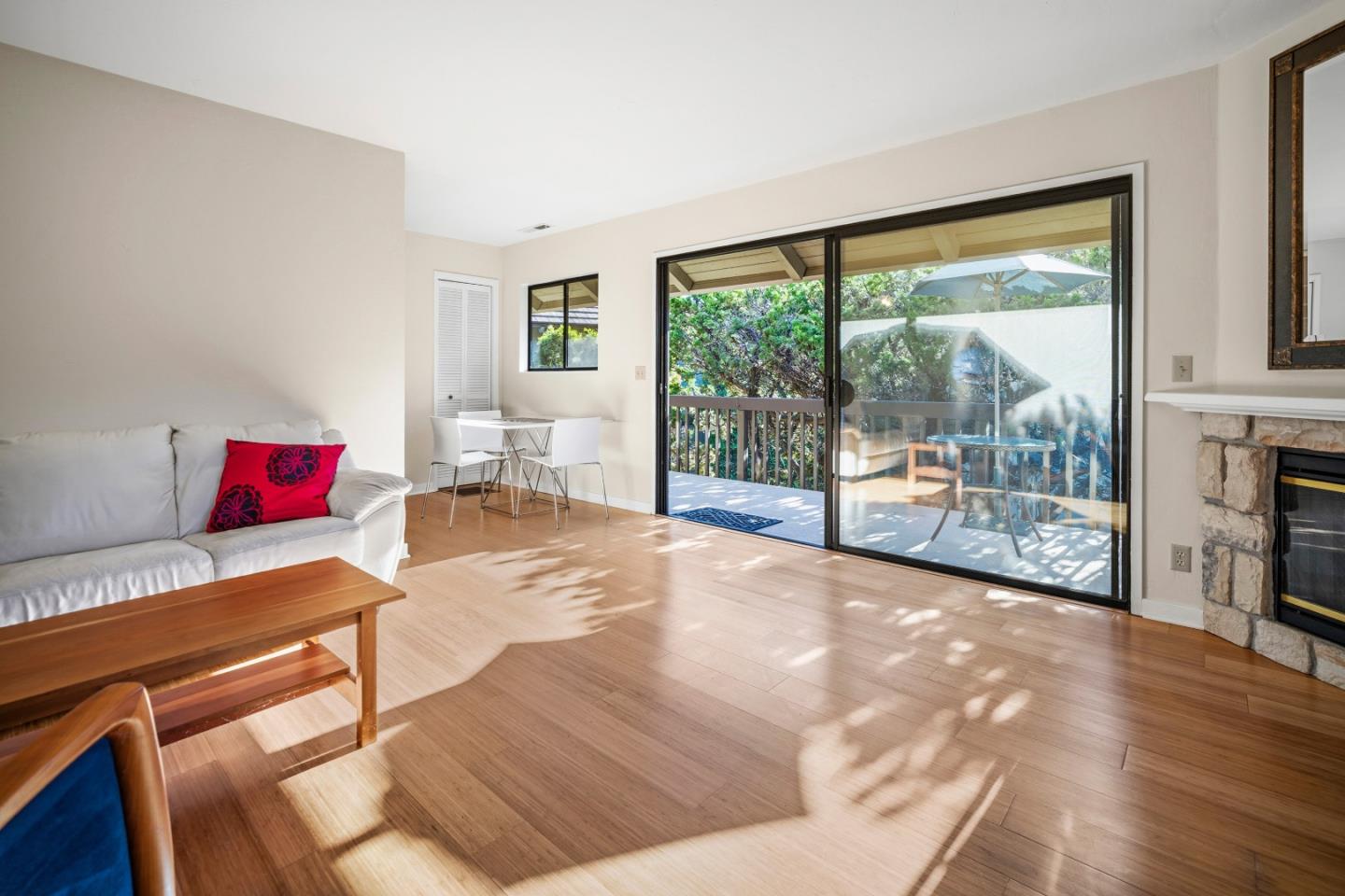 Detail Gallery Image 2 of 20 For 9500 Center St #4,  Carmel,  CA 93923 - 2 Beds | 2 Baths