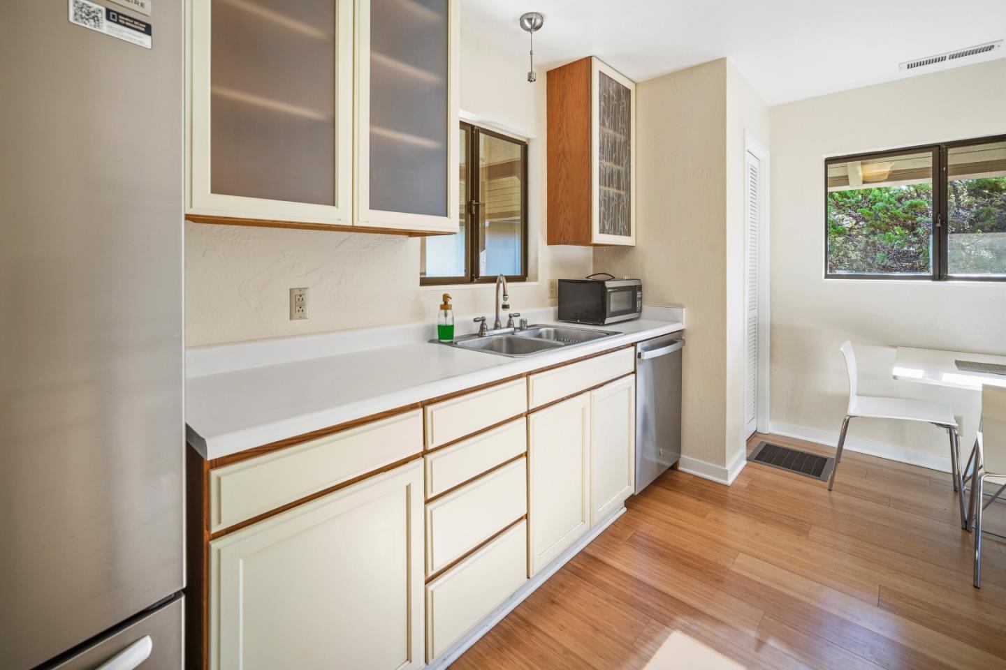 Detail Gallery Image 6 of 20 For 9500 Center St #4,  Carmel,  CA 93923 - 2 Beds | 2 Baths
