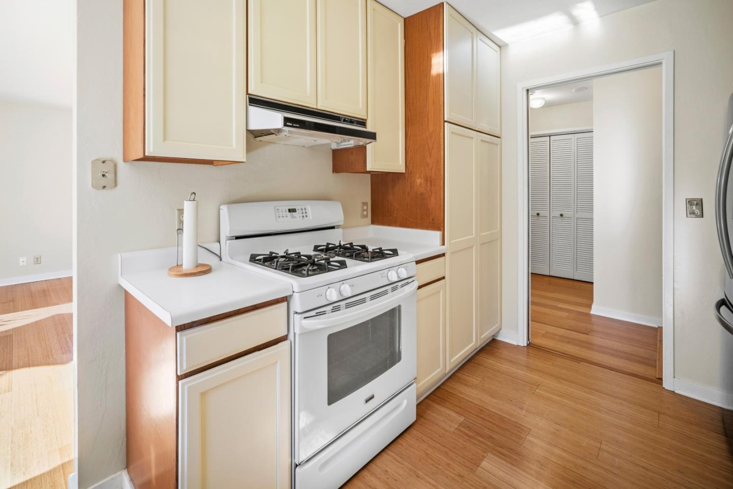 Detail Gallery Image 7 of 20 For 9500 Center St #4,  Carmel,  CA 93923 - 2 Beds | 2 Baths