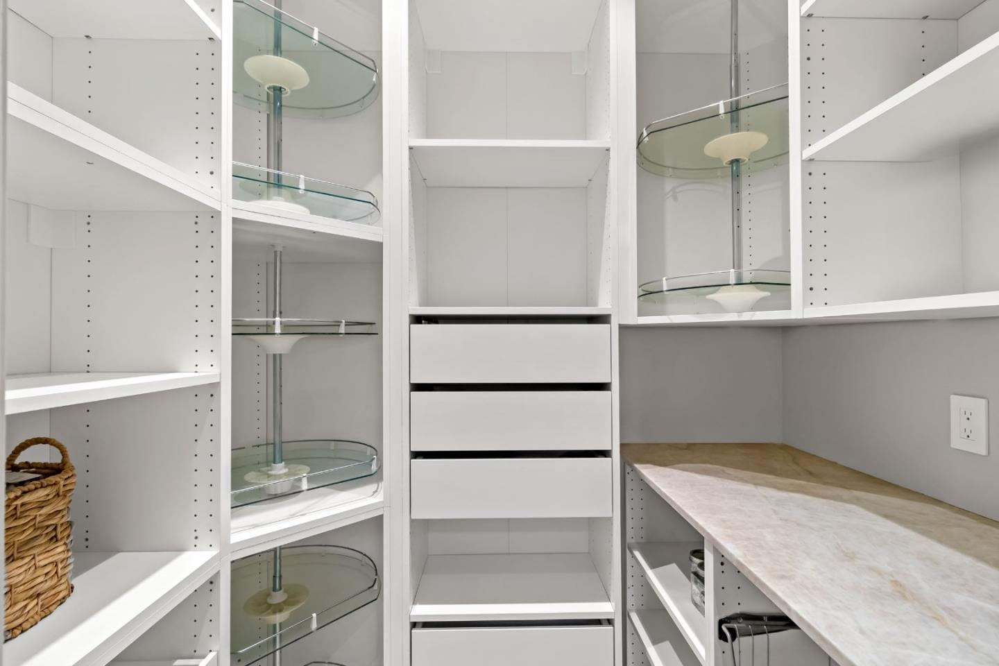 Detail Gallery Image 12 of 49 For 8 Hawkview St, Portola Valley,  CA 94028 - 4 Beds | 3/1 Baths