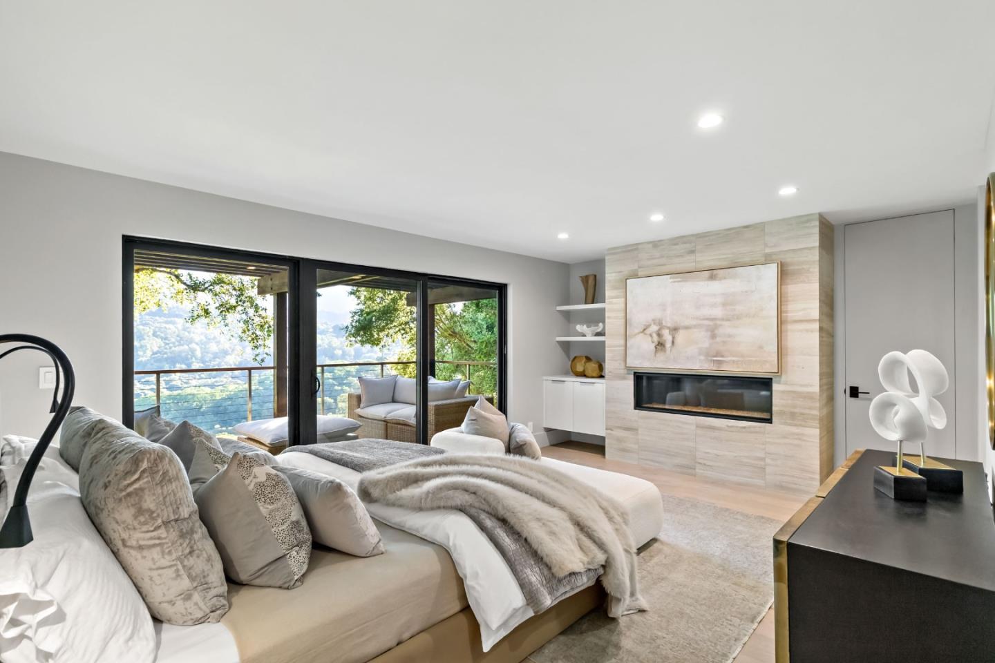 Detail Gallery Image 19 of 49 For 8 Hawkview St, Portola Valley,  CA 94028 - 4 Beds | 3/1 Baths