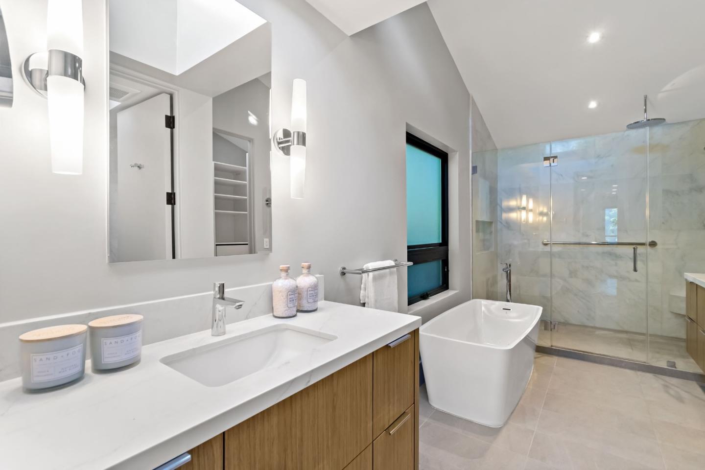 Detail Gallery Image 24 of 49 For 8 Hawkview St, Portola Valley,  CA 94028 - 4 Beds | 3/1 Baths