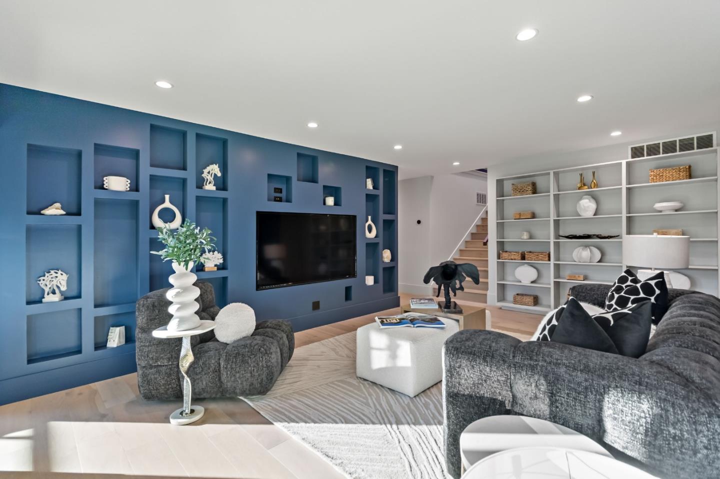 Detail Gallery Image 32 of 49 For 8 Hawkview St, Portola Valley,  CA 94028 - 4 Beds | 3/1 Baths