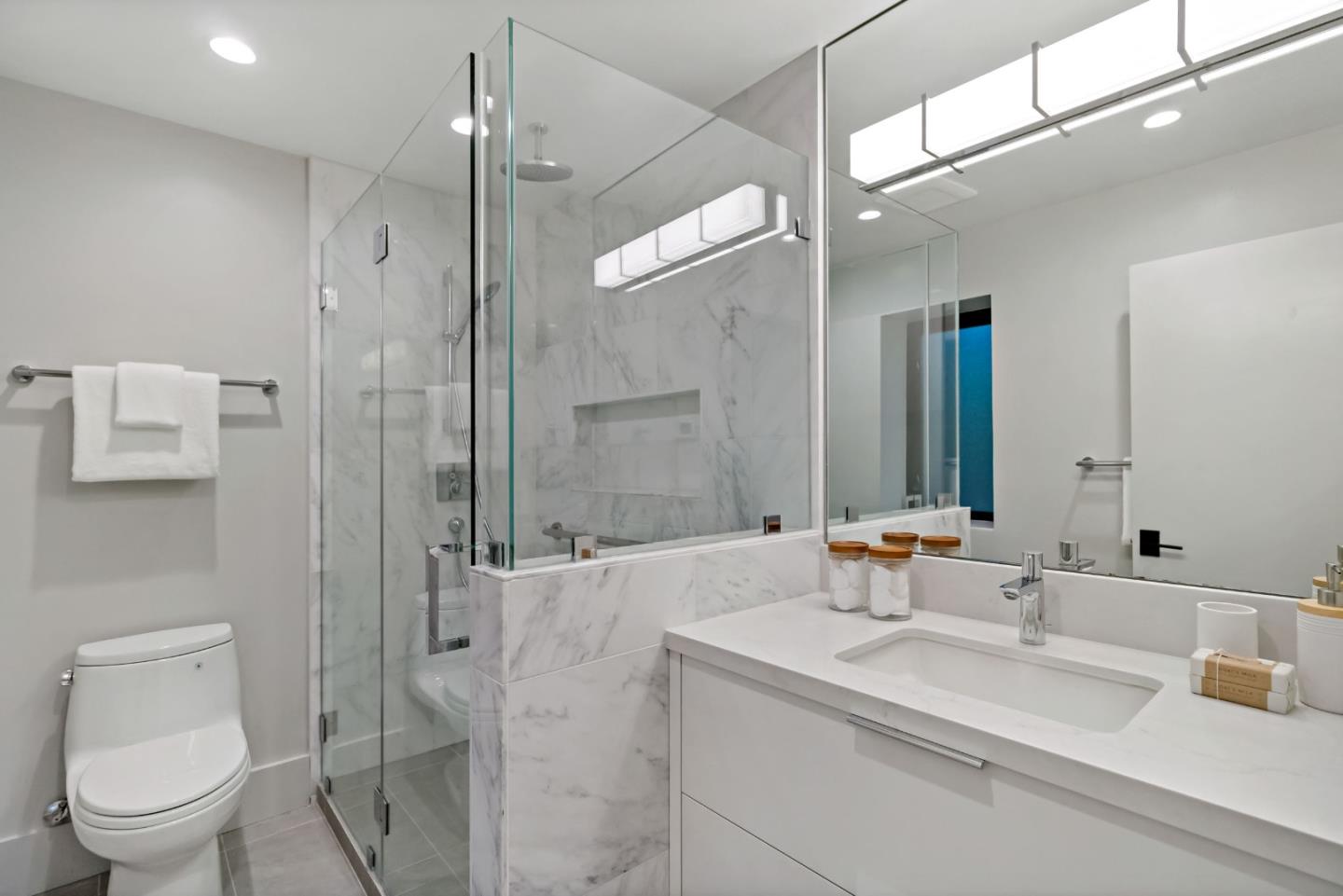 Detail Gallery Image 34 of 49 For 8 Hawkview St, Portola Valley,  CA 94028 - 4 Beds | 3/1 Baths